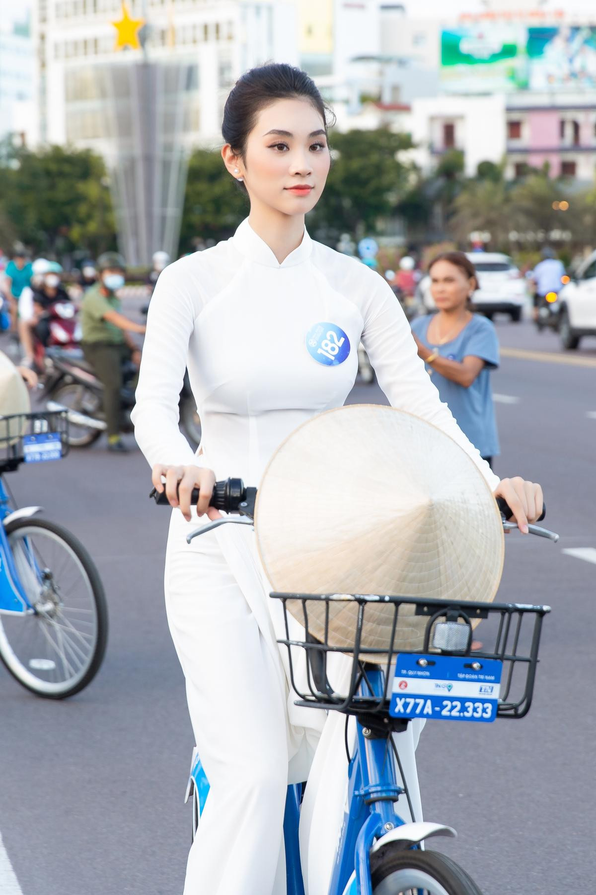 Nam Em tươi tắn diễu hành, đường đến vương miện Miss World Vietnam ngày càng gần? Ảnh 5