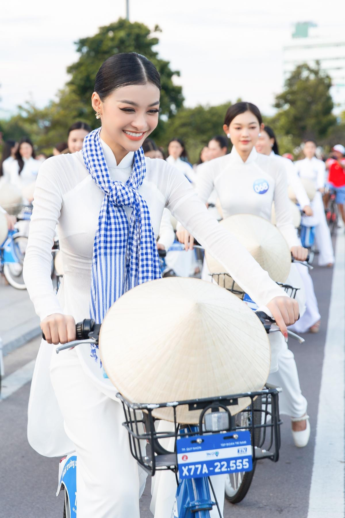 Nam Em tươi tắn diễu hành, đường đến vương miện Miss World Vietnam ngày càng gần? Ảnh 6