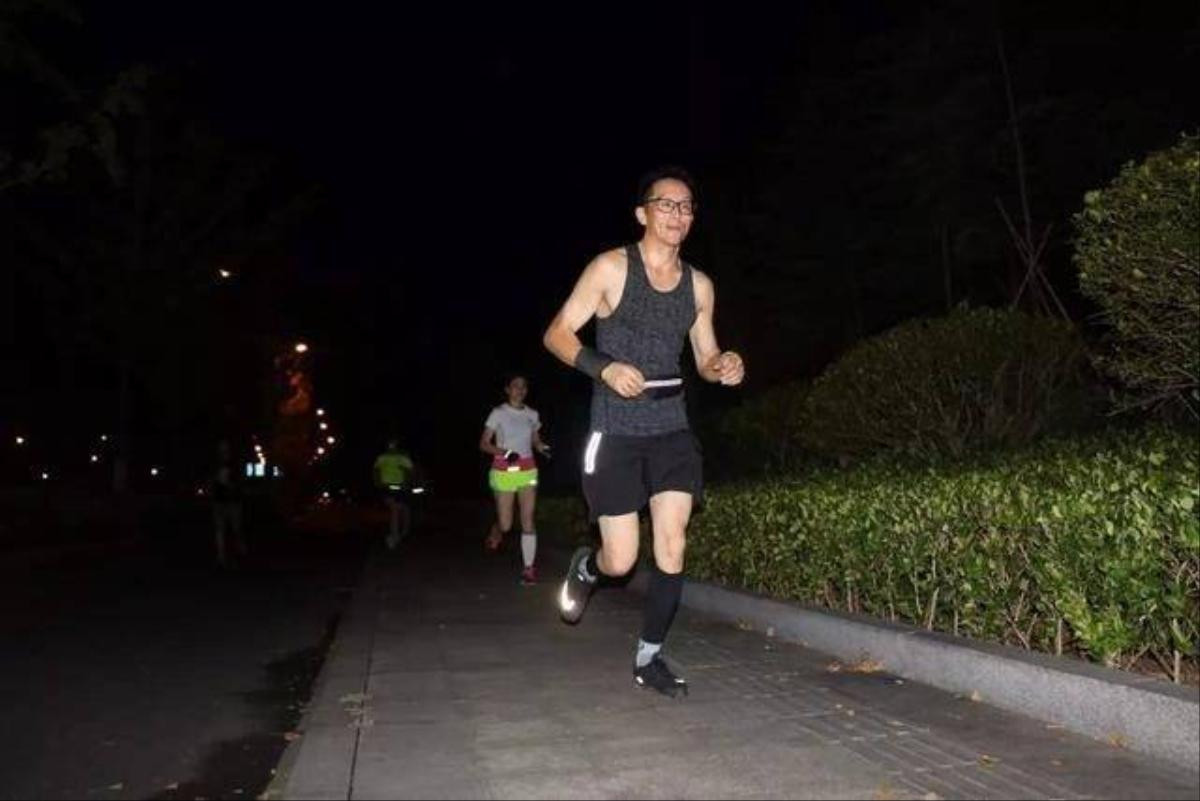 Mỗi đêm chạy 5km, người đàn ông thu lại thành quả bất ngờ Ảnh 2