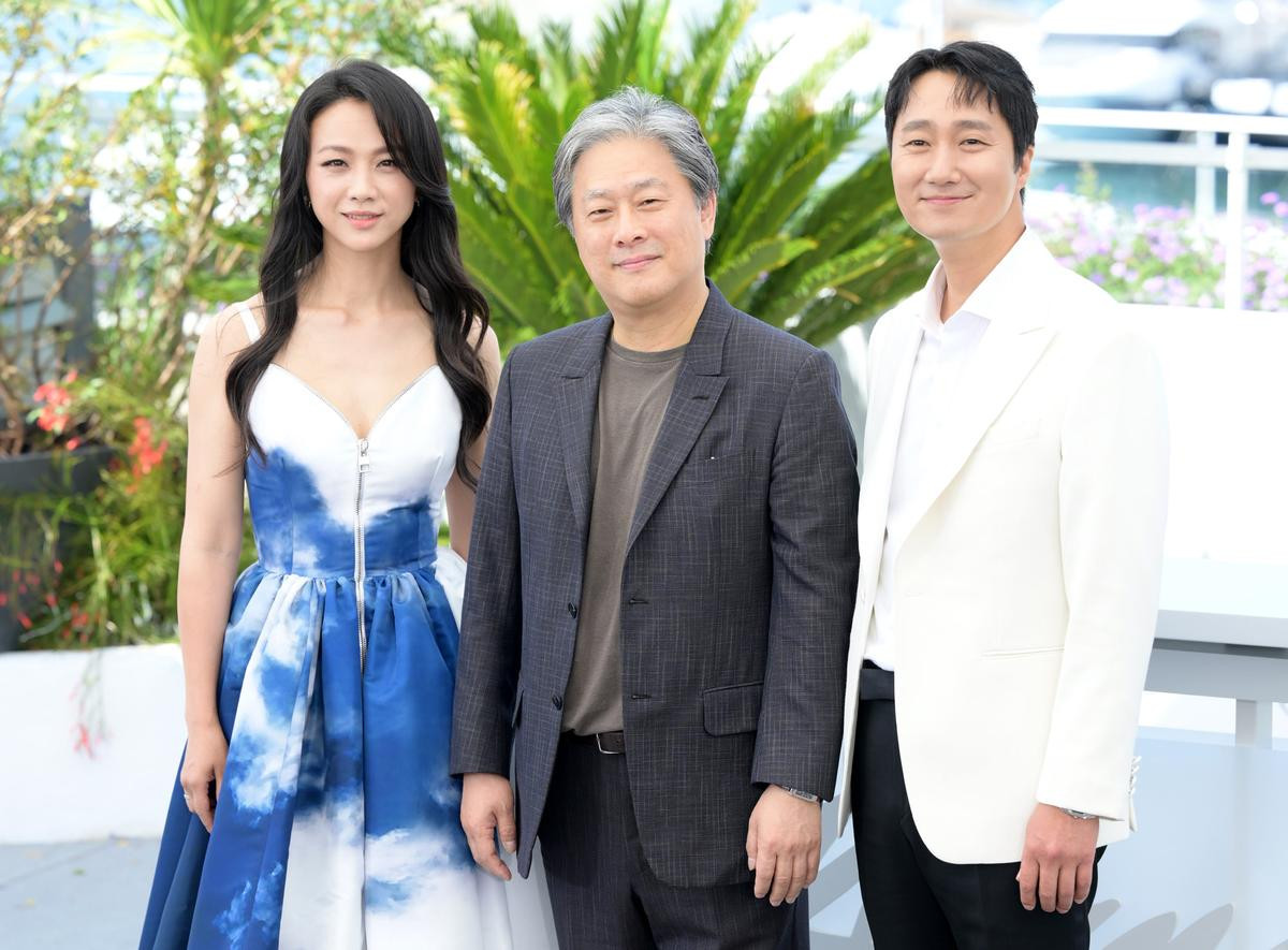 Oanh tạc từ Cannes đến Oscar, 'tình cũ' Hyun Bin mãi đỉnh! Ảnh 2