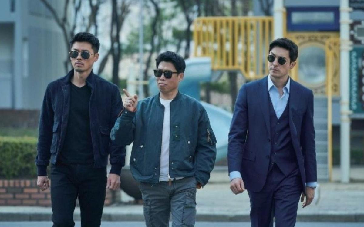 Phim mới của Hyun Bin phát hành poster nam chính siêu ngầu nhưng đây mới là mối quan tâm của khán giả Ảnh 2