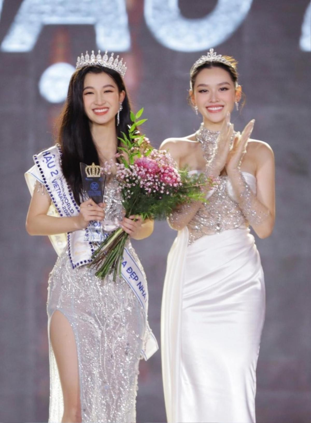 Nhan sắc thuở đi học trong veo của Á hậu với vòng eo nhỏ nhất Miss World Vietnam 2022 Ảnh 1