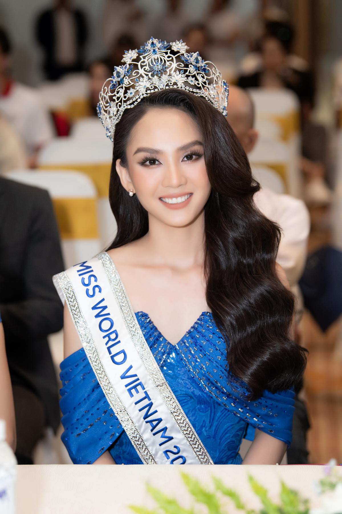 Mai Phương - 'phiên bản Việt' của hoa hậu Mèo Xám Catriona Gray Ảnh 6