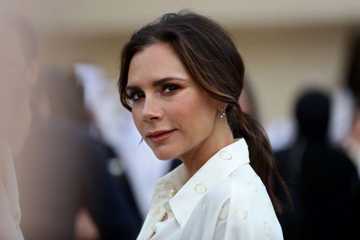 Làm ăn thua lỗ, Victoria Beckham bán xả quần áo giá rẻ 'sập sàn' Ảnh 1