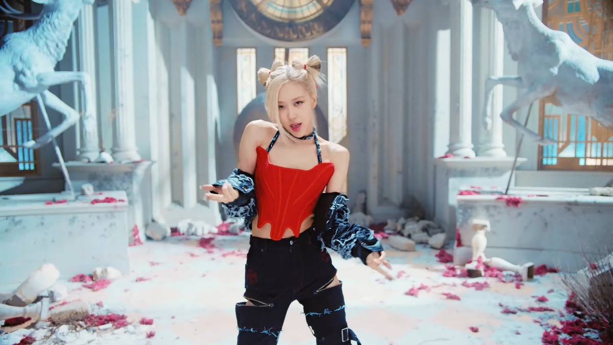 Outfit ấn tượng của BLACKPINK trong MV mới: Nhà mốt Việt xuất hiện bên cạnh loạt thương hiệu đình đám Ảnh 13