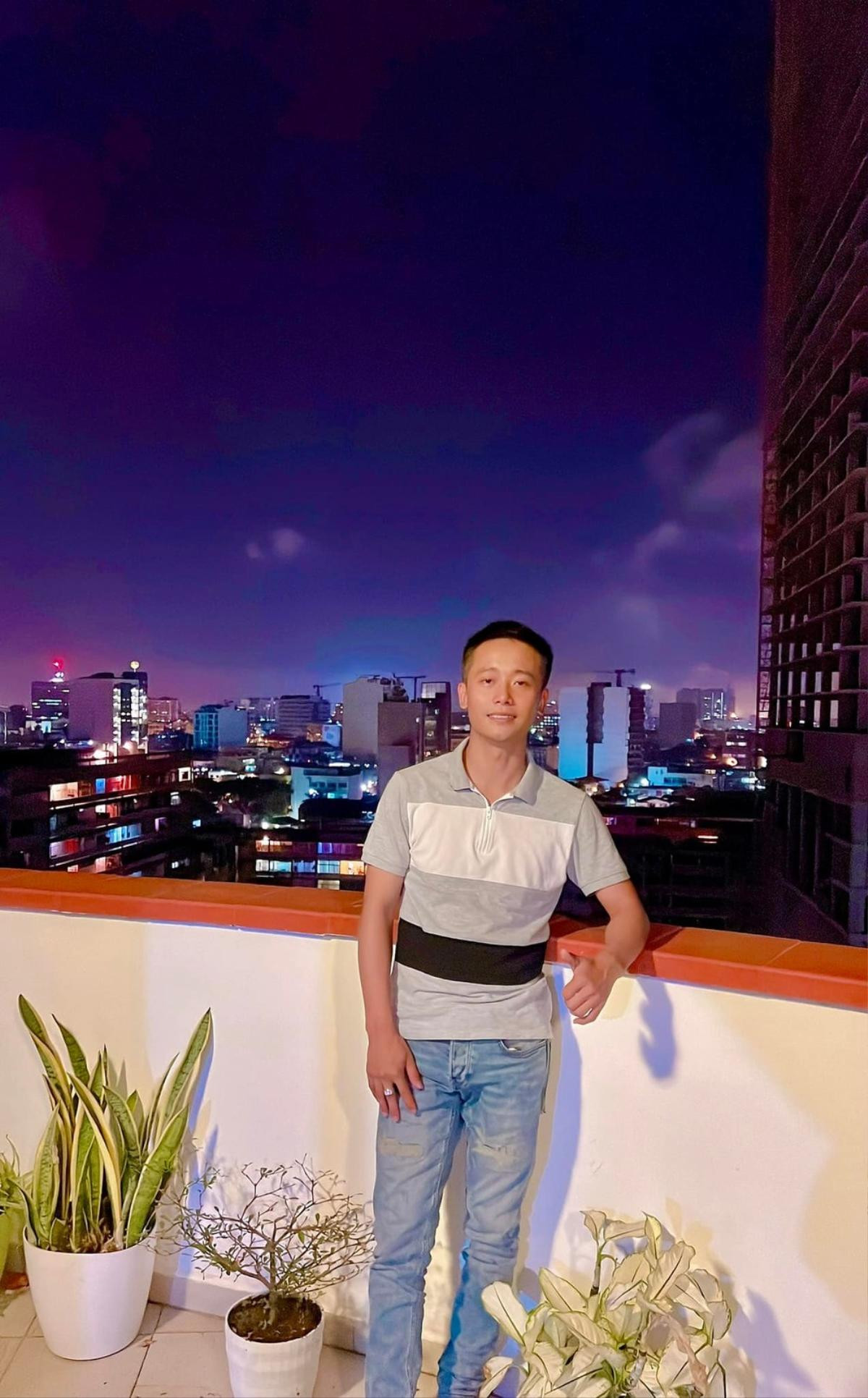 Quang Linh Vlog livestream cùng Lôi Con, ngại ngùng khi bị dụ hát 'bài tủ' của Thùy Tiên Ảnh 2