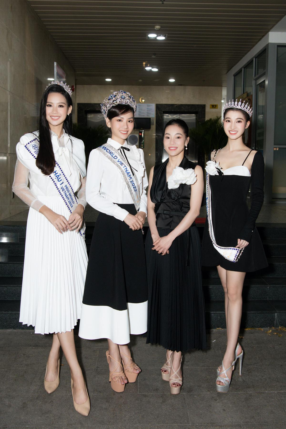 Điểm lại các 'bộ cánh' chất lượng hậu đăng quang của top 3 Miss World Vietnam 2022 Ảnh 7