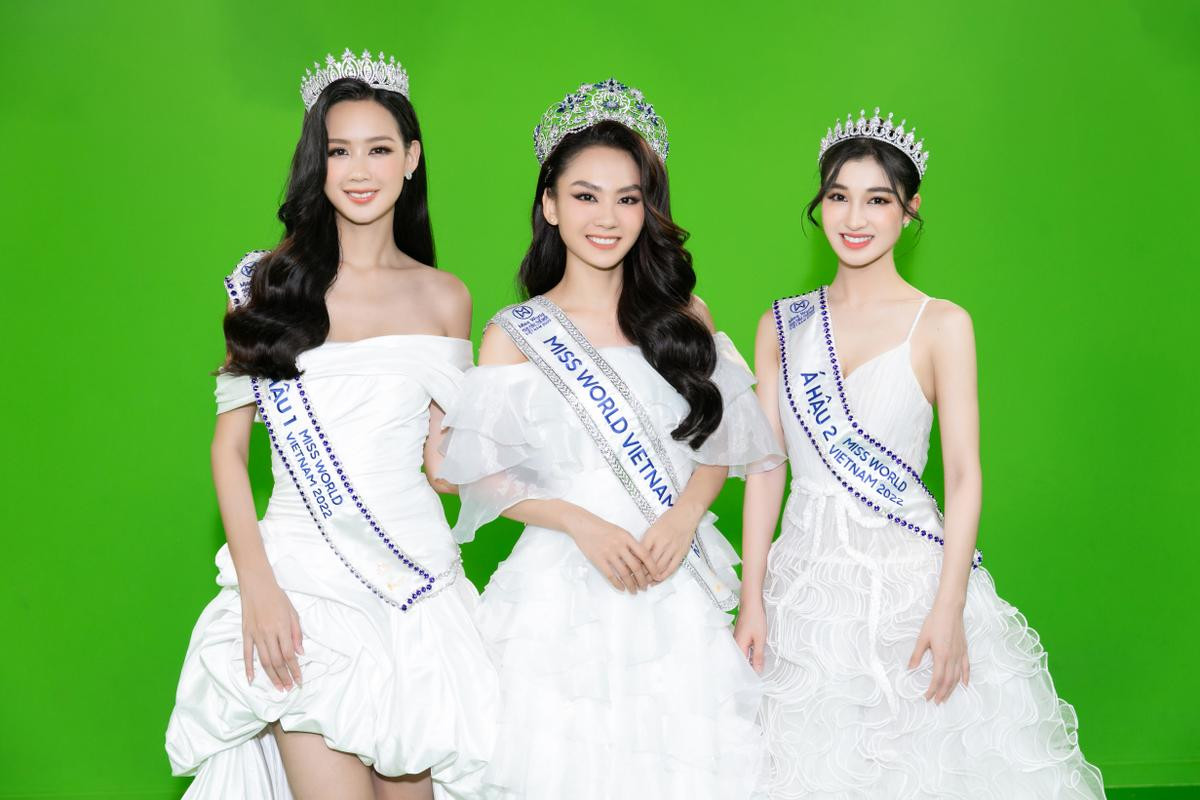 Điểm lại các 'bộ cánh' chất lượng hậu đăng quang của top 3 Miss World Vietnam 2022 Ảnh 1