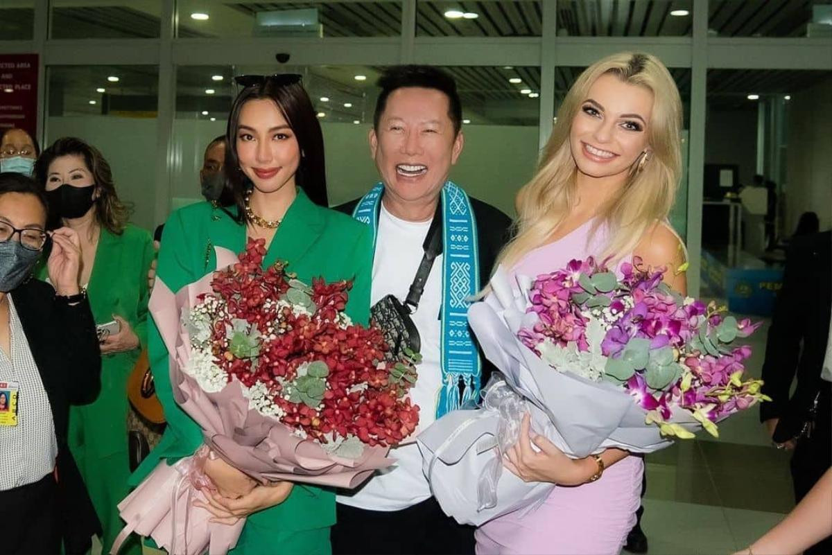 Chủ tịch Miss Grand International vui vẻ hội ngộ Thùy Tiên và Miss World 2022 giữa biến căng Ảnh 4