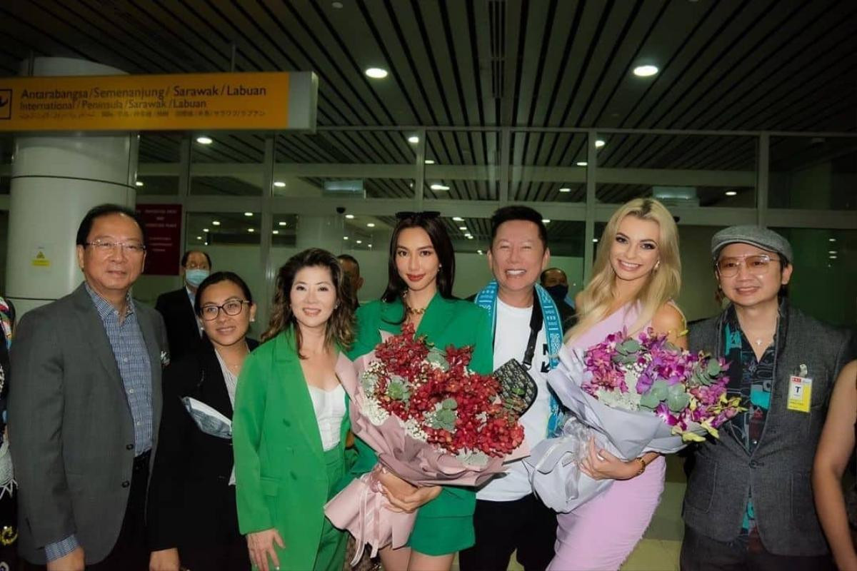 Chủ tịch Miss Grand International vui vẻ hội ngộ Thùy Tiên và Miss World 2022 giữa biến căng Ảnh 5