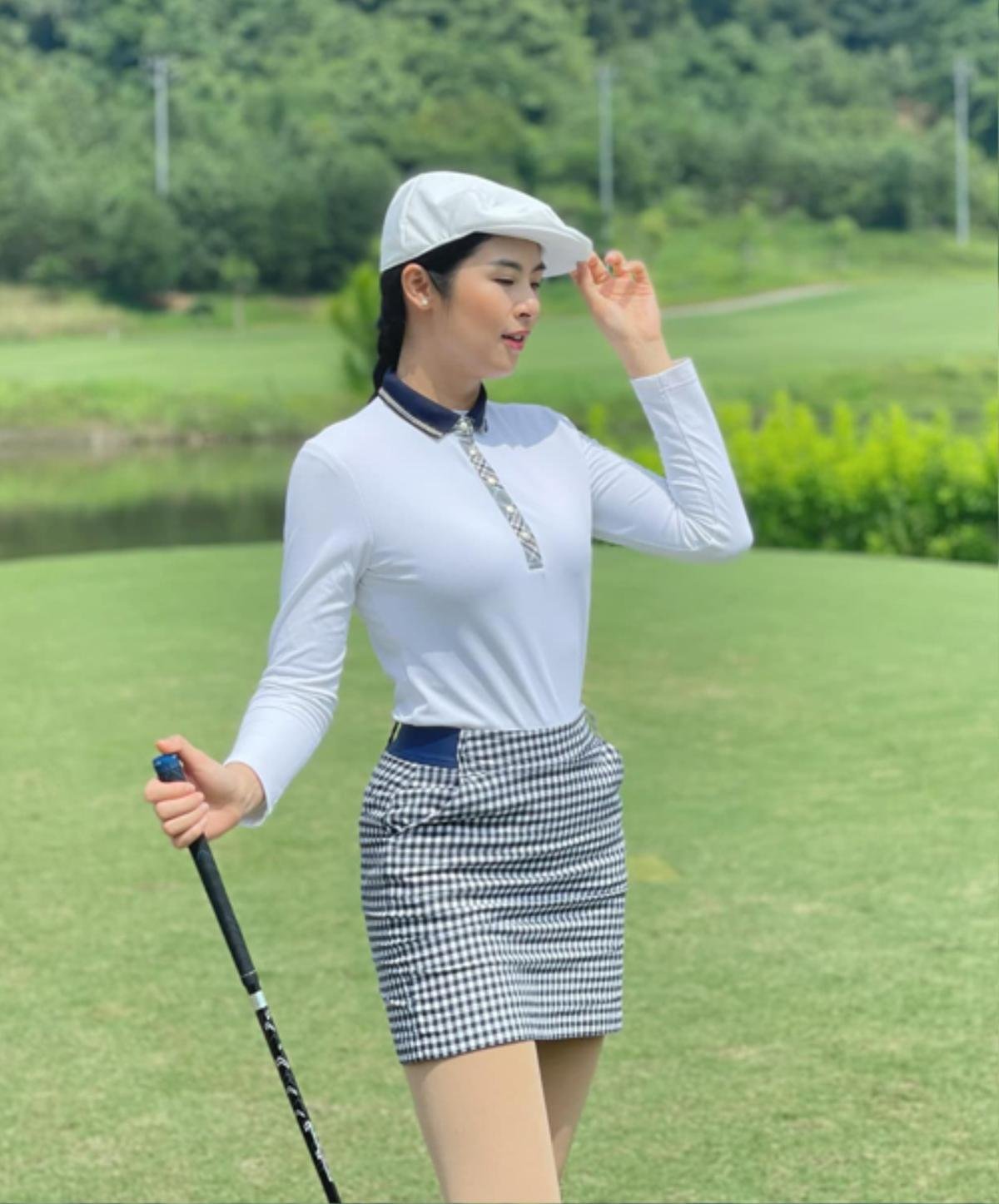 Khi sao nữ Vbiz diện đồ golf: Hiền Hồ, Phương Oanh vẫn còn phải thua 'trùm cuối' Ảnh 8