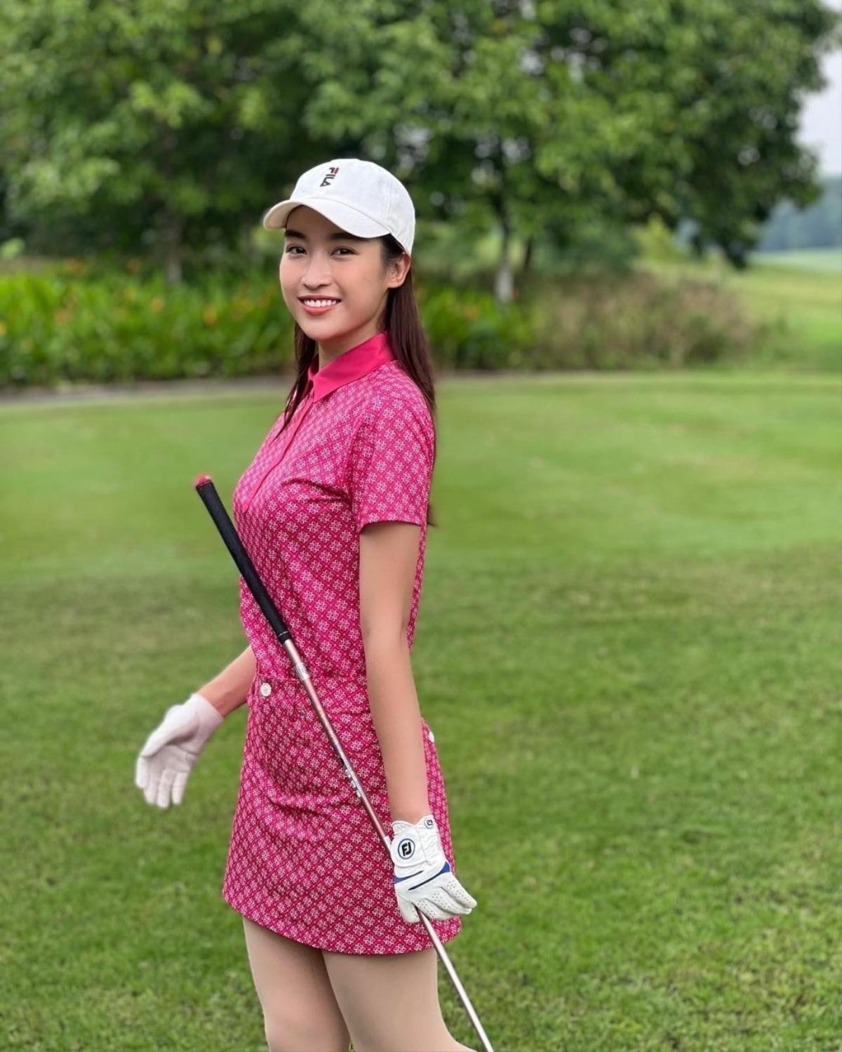 Khi sao nữ Vbiz diện đồ golf: Hiền Hồ, Phương Oanh vẫn còn phải thua 'trùm cuối' Ảnh 10