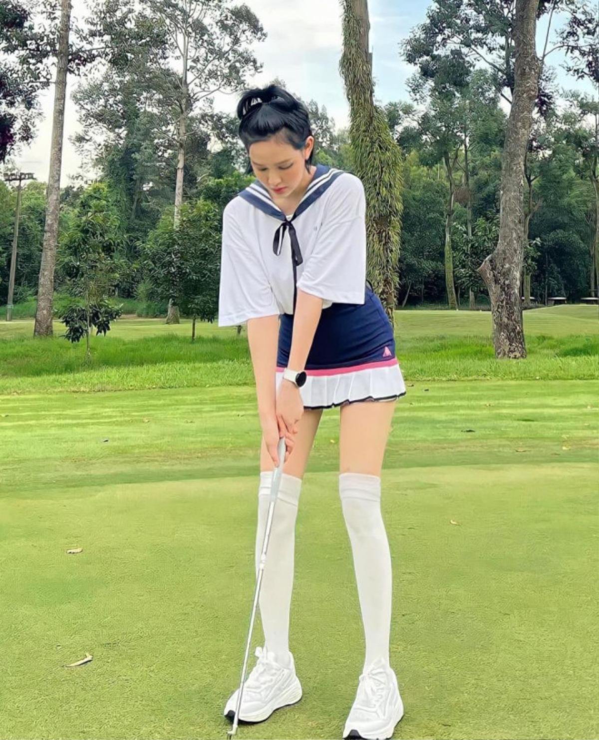 Khi sao nữ Vbiz diện đồ golf: Hiền Hồ, Phương Oanh vẫn còn phải thua 'trùm cuối' Ảnh 4