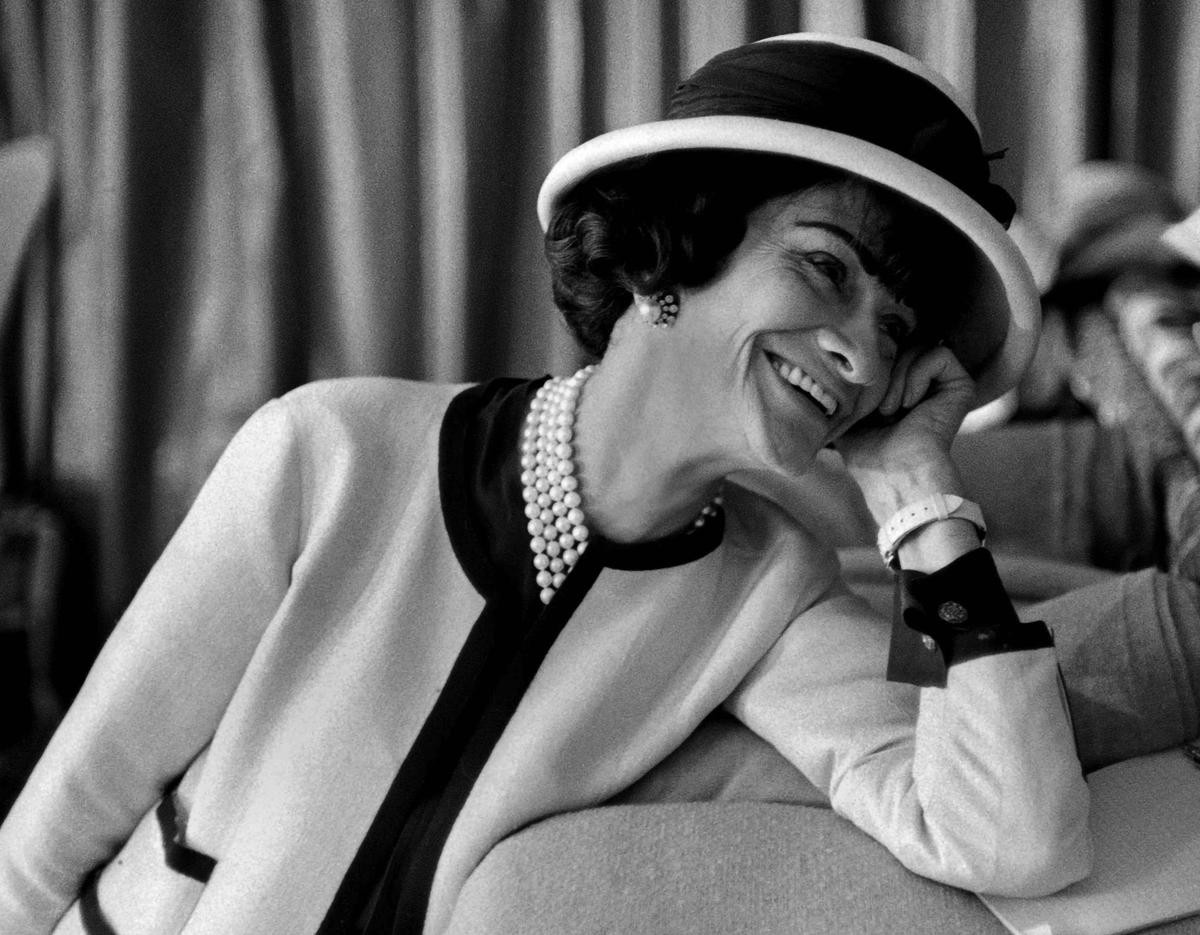 Coco Chanel và 8 thiết kế kinh điển giúp giải phóng nữ giới khỏi sự gò bó Ảnh 1