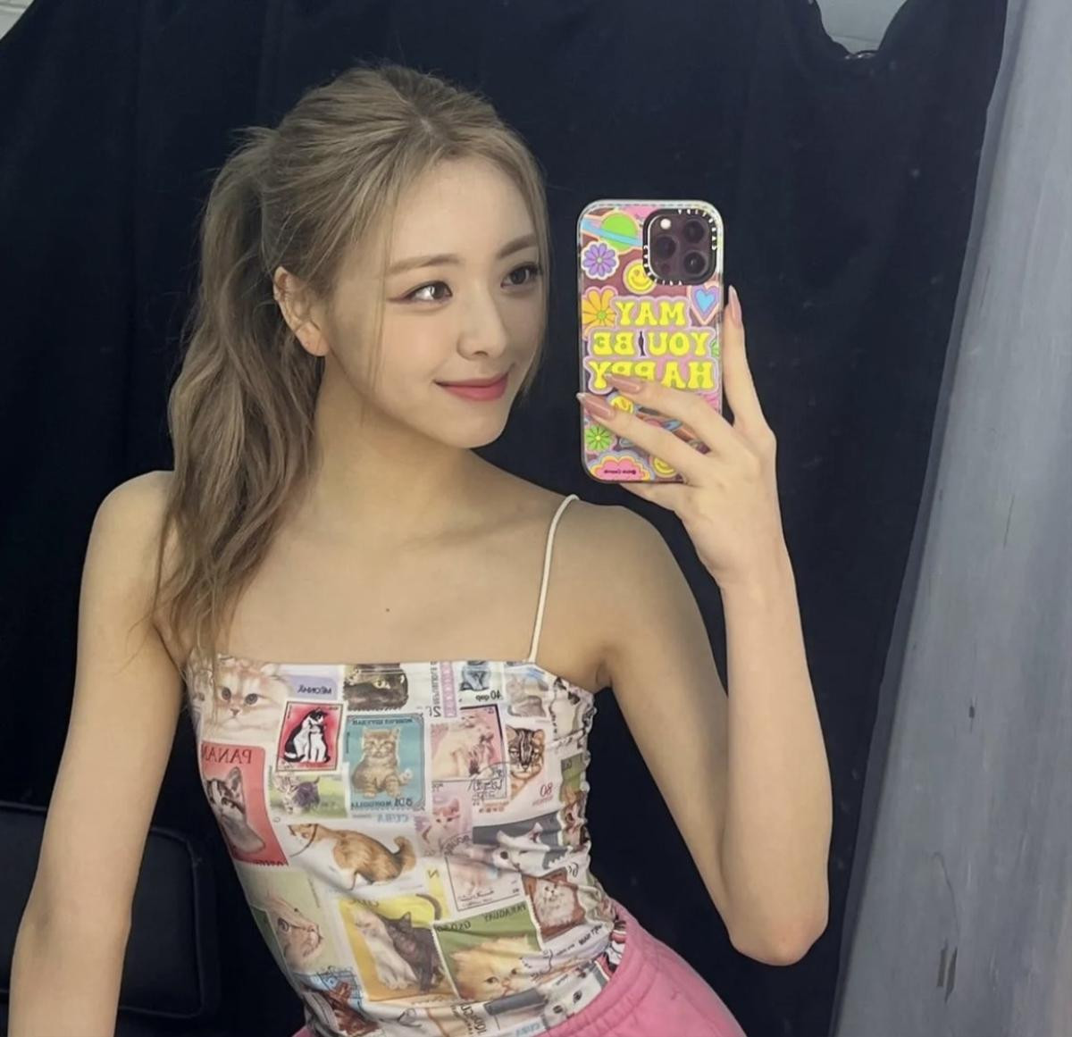 Ngắm visual cực phẩm của dàn idol nữ Kbiz: Ai xứng danh thánh selfie trước gương? Ảnh 7