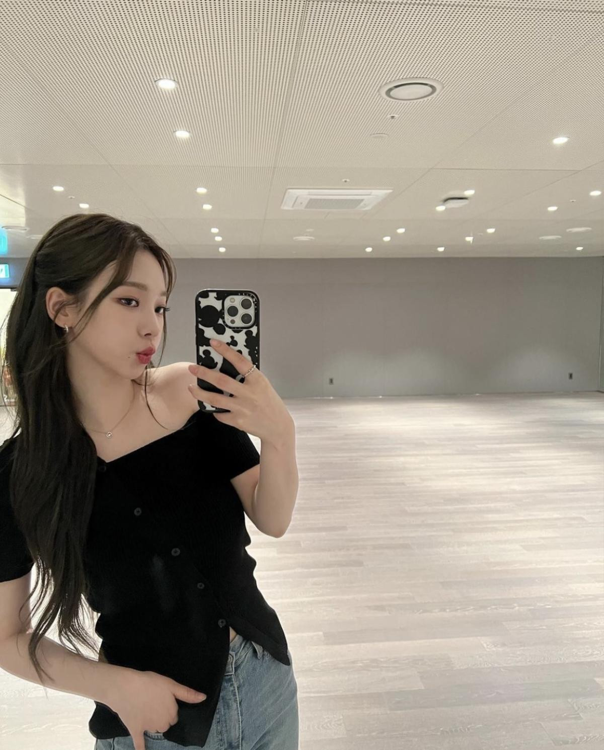 Ngắm visual cực phẩm của dàn idol nữ Kbiz: Ai xứng danh thánh selfie trước gương? Ảnh 6