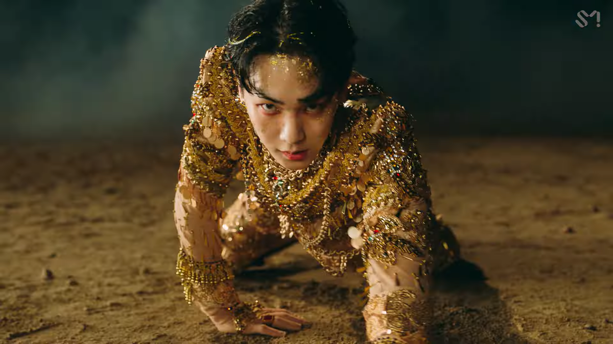 KEY hóa thân phiên bản nam của Siren (Love, Death & Robot) trong MV 'Gasoline'? Ảnh 4