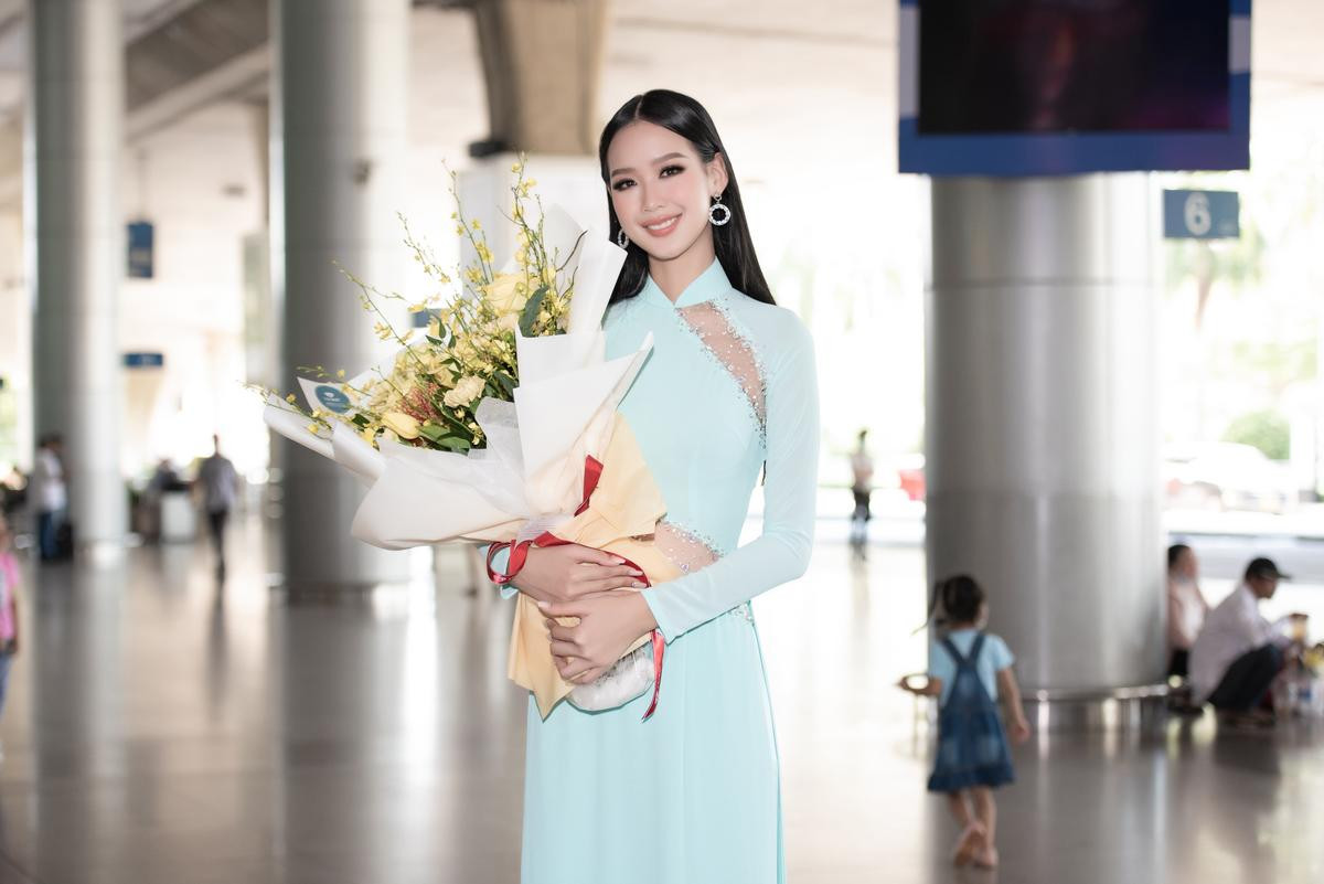 Bảo Ngọc diện áo dài, chiều cao 1m85 liệu có lấn át Miss Intercontinental 2021 tại sân bay? Ảnh 2