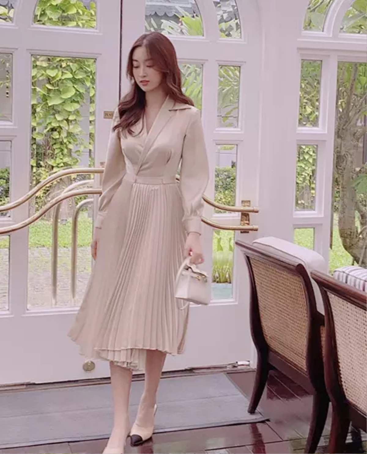 Đỗ Mỹ Linh thay đổi phong cách khi vi vu trời Tây cùng bạn trai, netizen 'ngã ngửa' khi soi giá outfit Ảnh 6