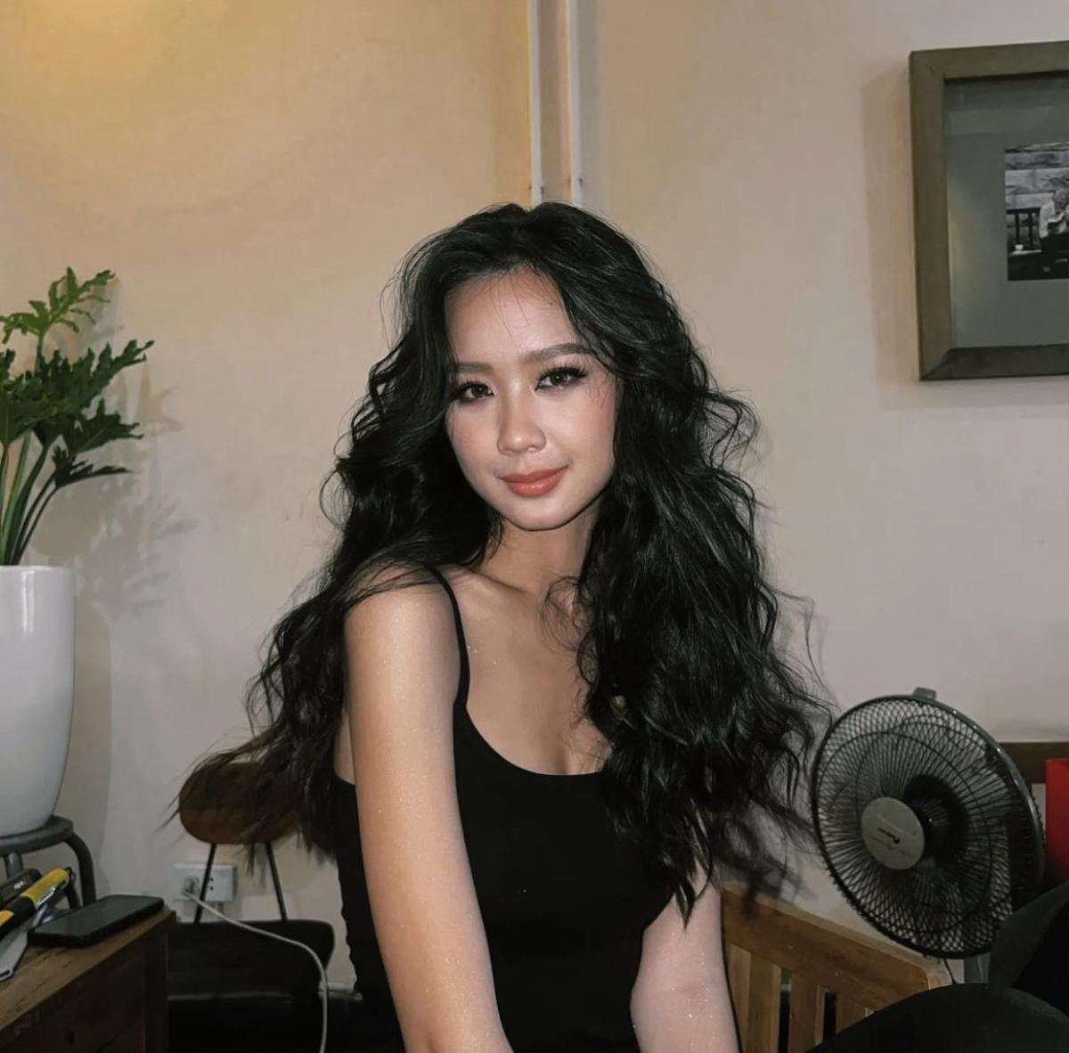 Á hậu Bảo Ngọc 'cháy phố' với phong cách girl crush, tựa minh tinh Hồng Kông thập niên 90 Ảnh 3