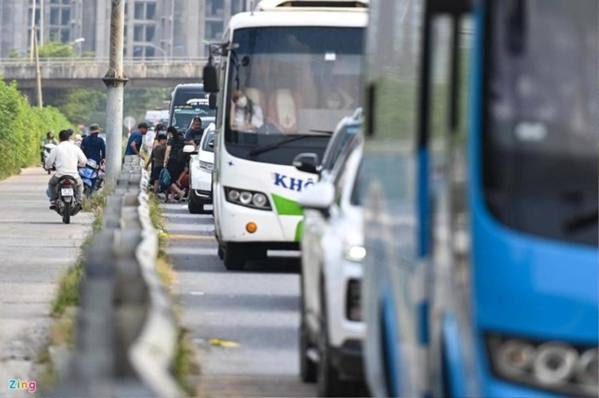 'Né' tắc đường ngày cuối kỳ nghỉ lễ 2/9, người dân ùn ùn trở lại Hà Nội sớm Ảnh 6