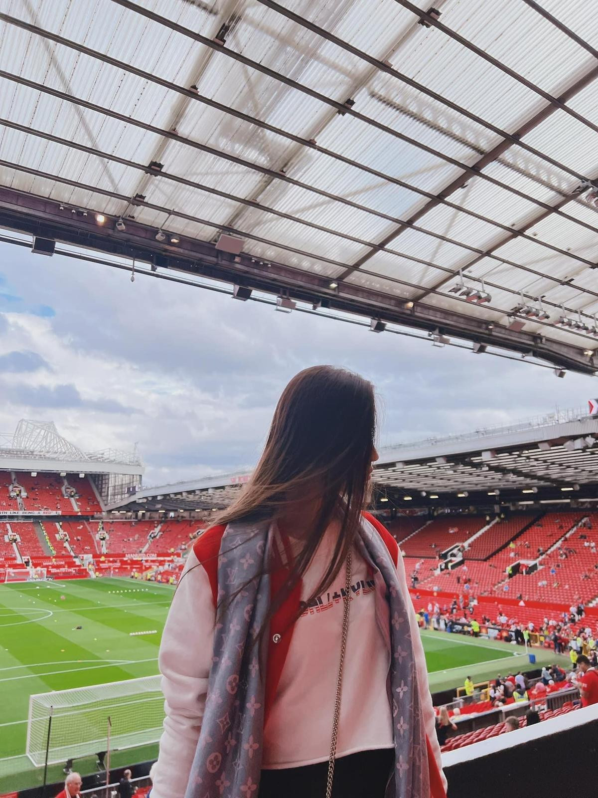 Nàng WAGs nóng bỏng của Hà Nội FC đến Old Trafford cổ cũ MU thắng Arsenal Ảnh 6