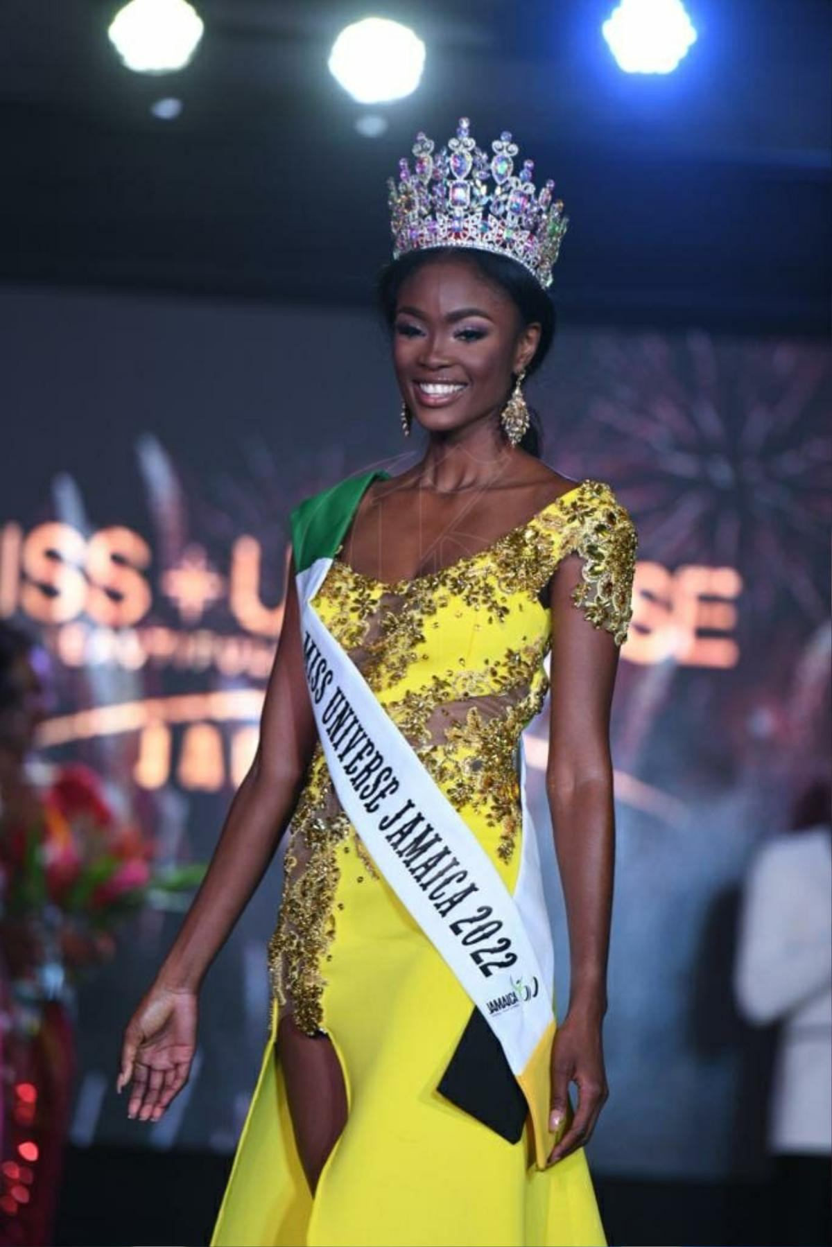 'Ngọc trai đen' đăng quang Miss Universe Jamaica: Quái vật này là 1 áp lực quá lớn cho Ngọc Châu Ảnh 3