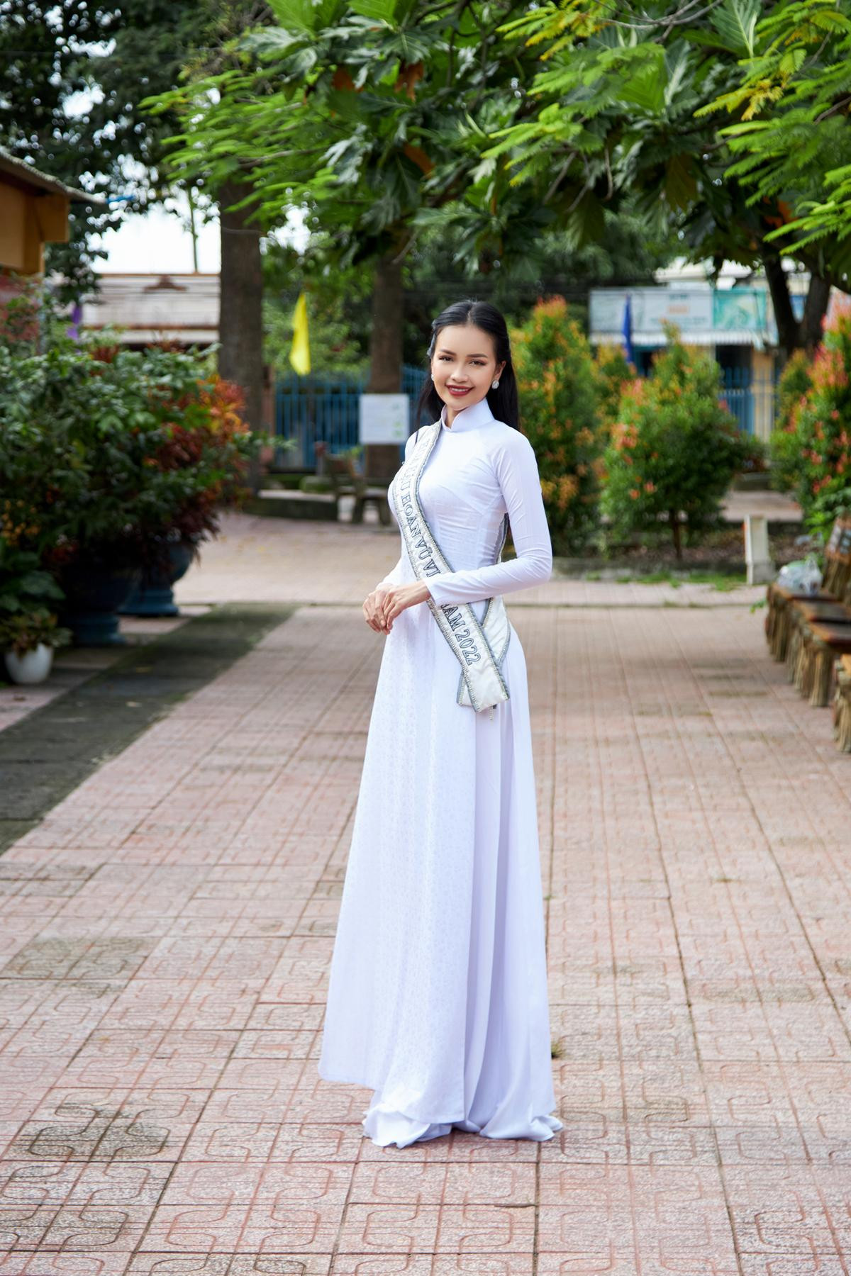 Ngọc Châu 'khóa chặt tim fan' với áo dài trắng tinh khôi: Phải duy trì outfit này tại Miss Universe Ảnh 7