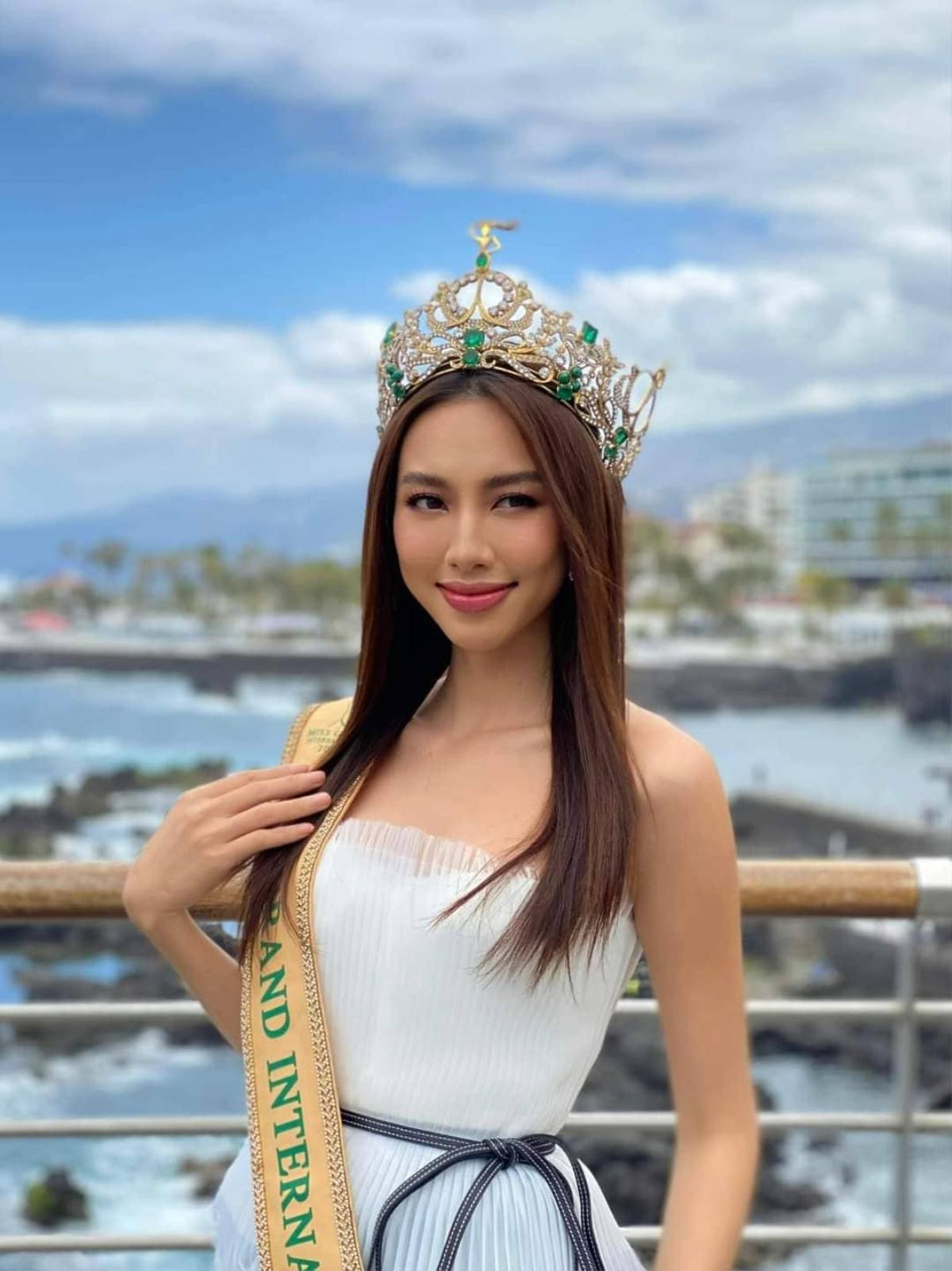 Điểm lại hành trình rực rỡ của Miss Grand International Thùy Tiên cùng những màn lên đồ đẹp muốn 'ná thở' Ảnh 3