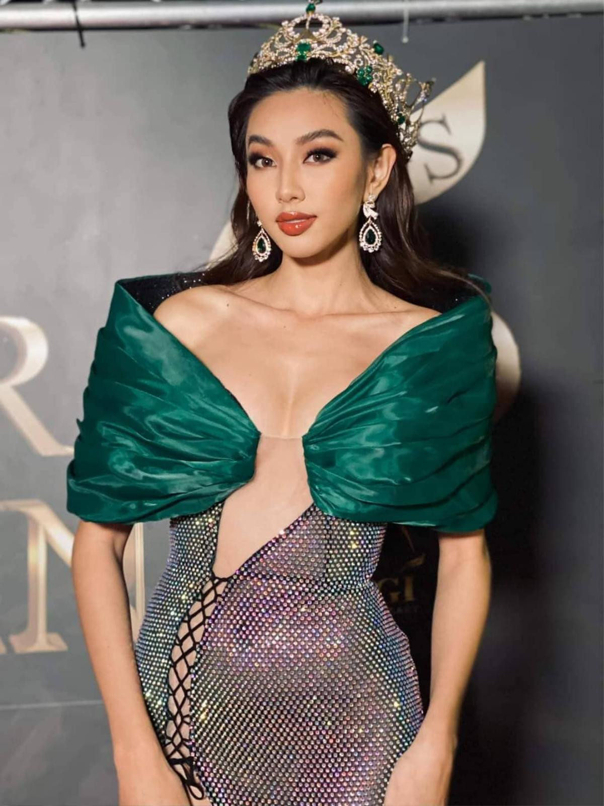 Điểm lại hành trình rực rỡ của Miss Grand International Thùy Tiên cùng những màn lên đồ đẹp muốn 'ná thở' Ảnh 2