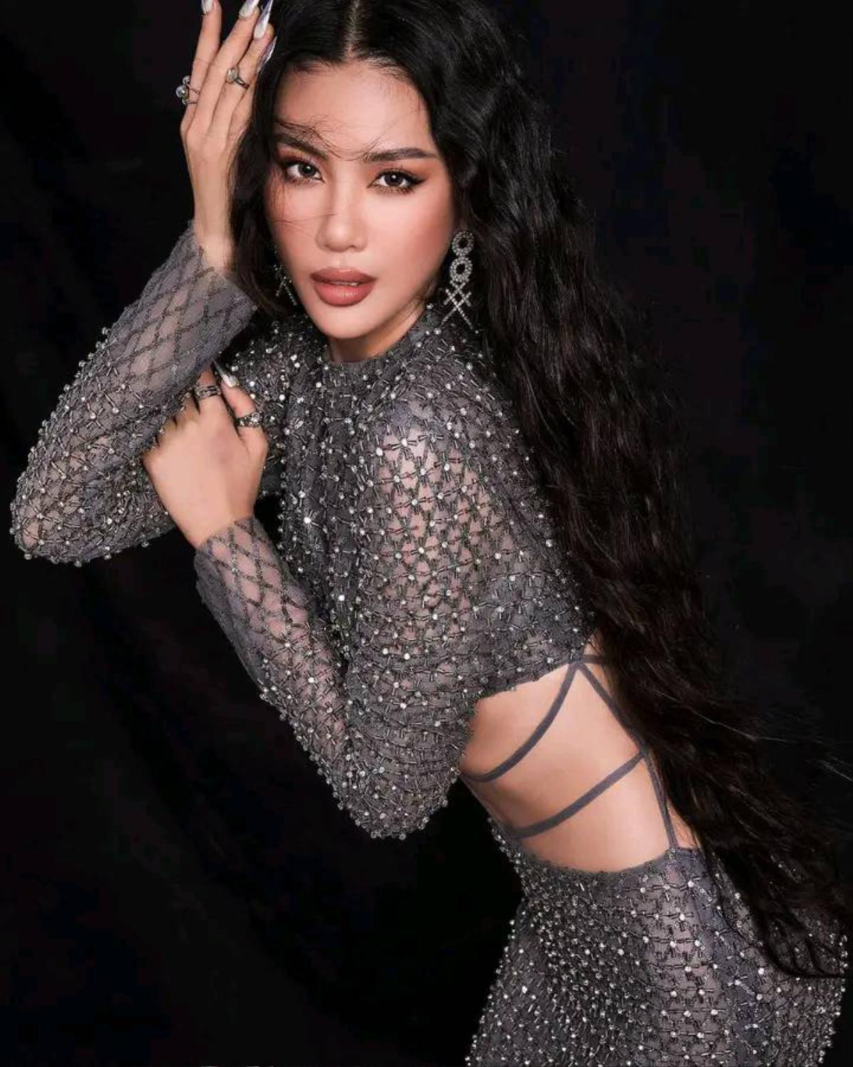 Bộ ảnh Bùi Quỳnh Hoa gửi đến Supermodel International 2022: Nhan sắc, body đều 'đỉnh của chóp' Ảnh 2