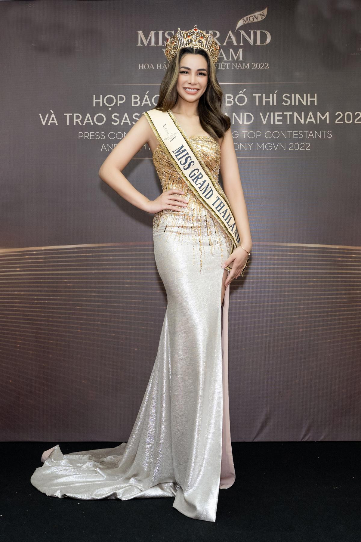 Thùy Tiên khiến 4 nhan sắc 'láng giềng' lu mờ: Đẳng cấp Miss Grand 2021 khó ai vượt mặt Ảnh 3