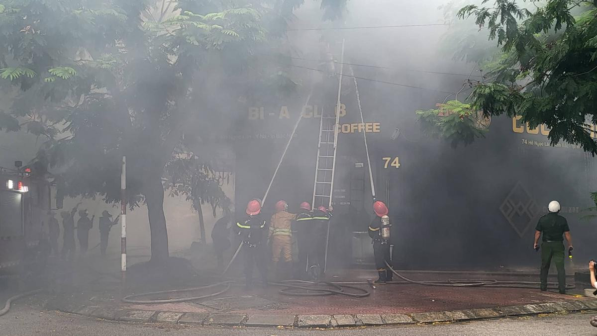 Cháy lớn tại quán Bi-a Club ở Bắc Ninh, khói đen bốc lên dày đặc ngắt điện toàn khu vực Kinh Bắc Ảnh 3