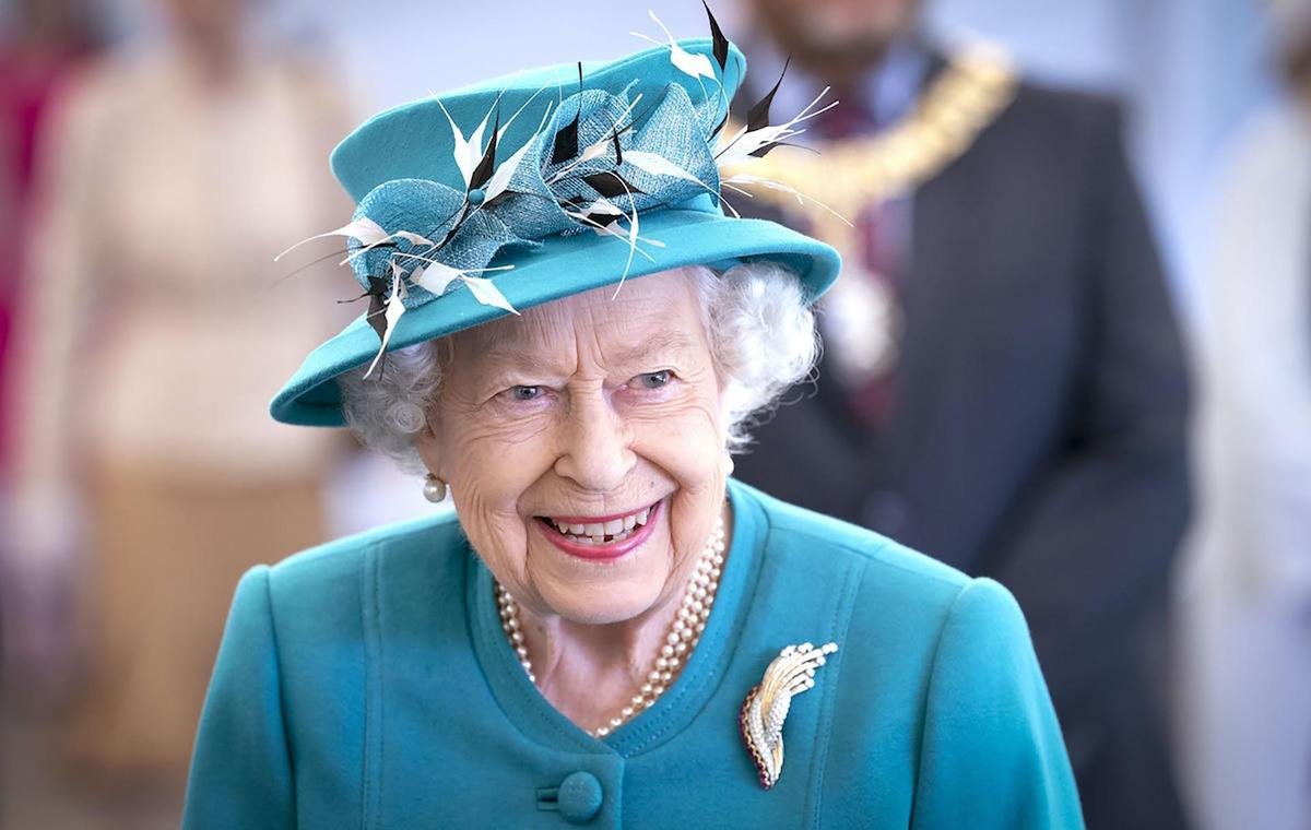 Nữ hoàng Elizabeth II - người phụ nữ quyền lực nhất nước Anh 70 năm và những lần xuất hiện trên màn ảnh Ảnh 6