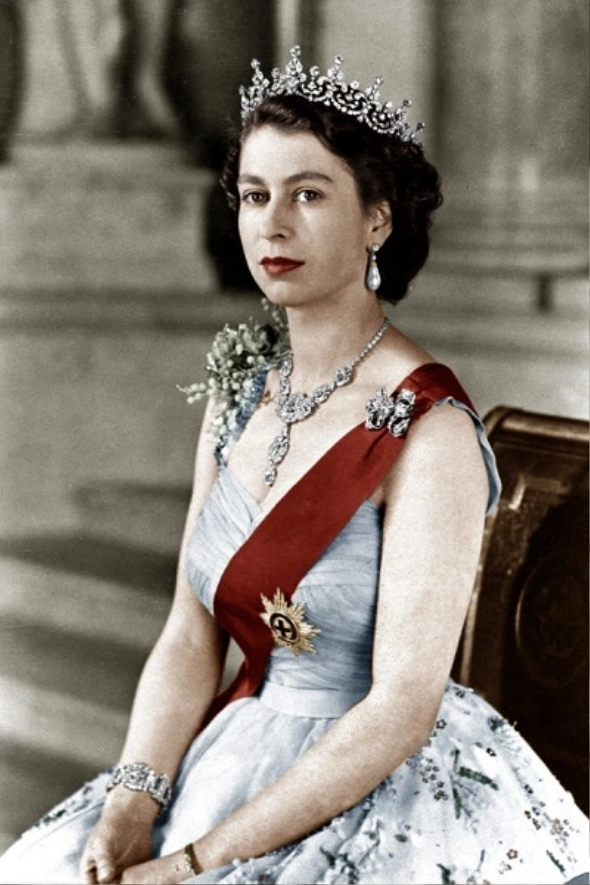 Nữ hoàng Anh Elizabeth II: Biểu tượng thời trang bất diệt trong gần một thế kỷ Ảnh 1