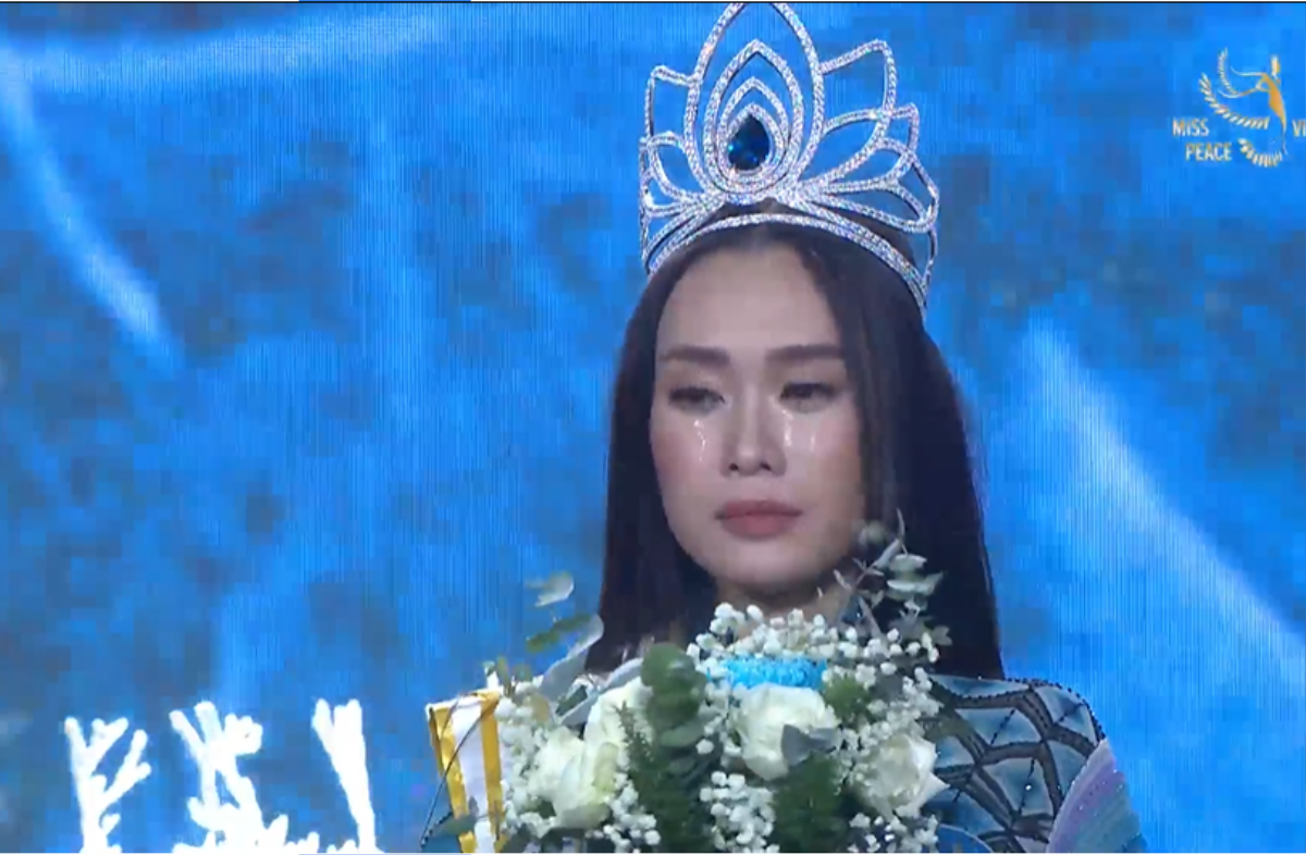 Trần Thị Ban Mai - 'trợ lý' của Catriona Gray đăng quang Miss Peace Vietnam 2022 Ảnh 4