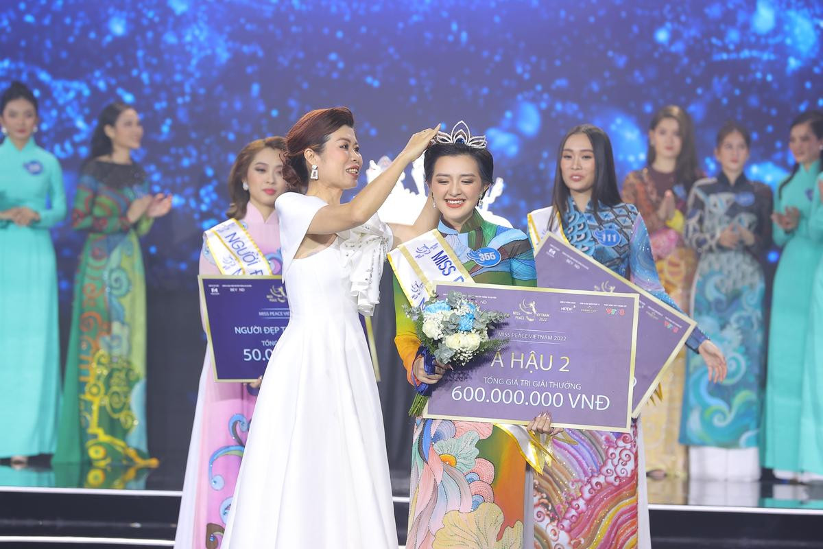 Hốt sạn chung kết Miss Peace Vietnam: Lồng tiếng vỗ tay, khóa bình luận, lan man về tiêu chí môi trường Ảnh 8