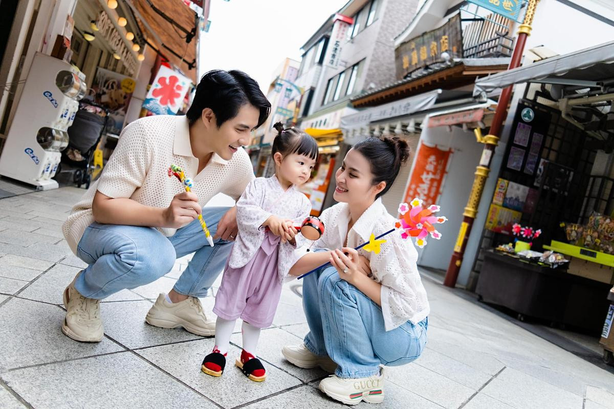 'Ái nữ' nhà Đông Nhi cầm micro debut trên sân khấu Nhật Bản, hát ca khúc không thể nào dễ thương hơn! Ảnh 5