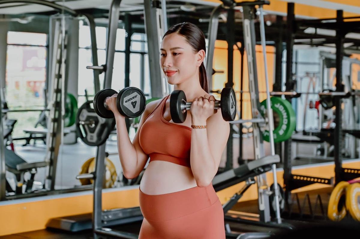 'Bà bầu quyến rũ nhất Vịnh Bắc Bộ' Trang Lê Fitness: Tôi theo phong cách 'người mẹ không hoàn hảo' Ảnh 2