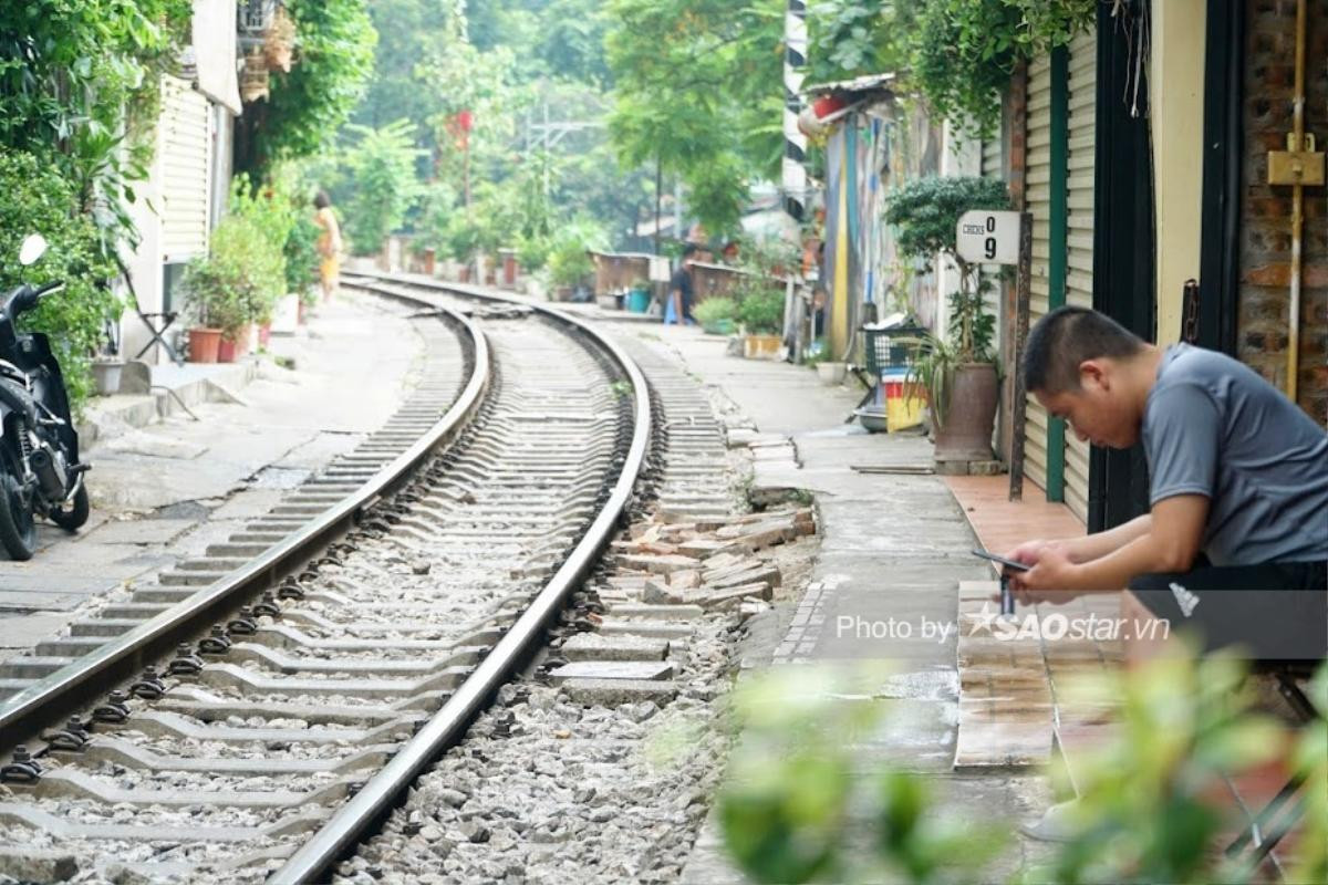 Hà Nội ra quân dựng hàng rào chắn, 'xoá' phố cà phê đường tàu Ảnh 16