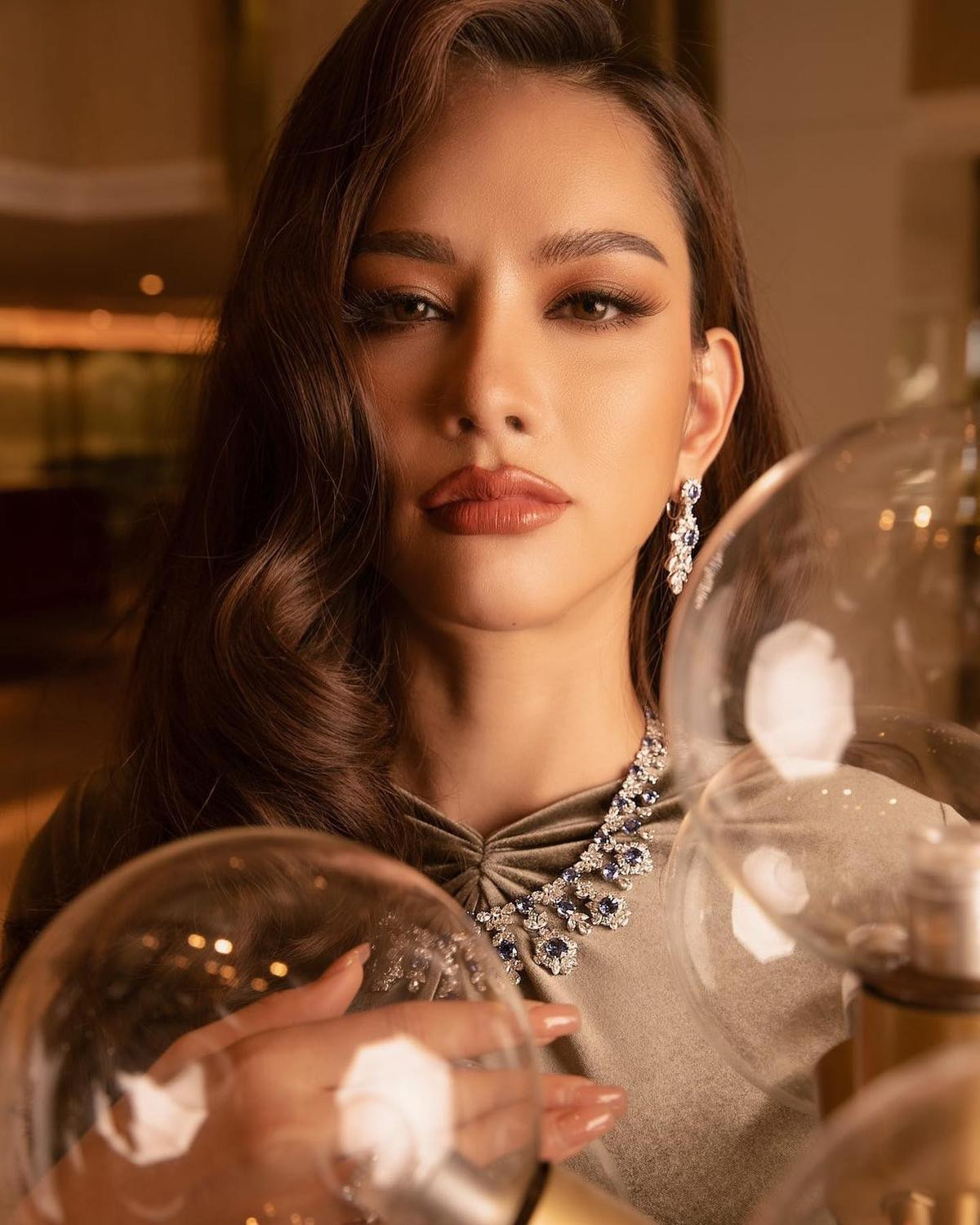 Đương kim Miss Universe Thailand 'xổ' tiếng Anh, netizen lắc đầu: 'Quá tiếc cho Á hậu 1' Ảnh 3