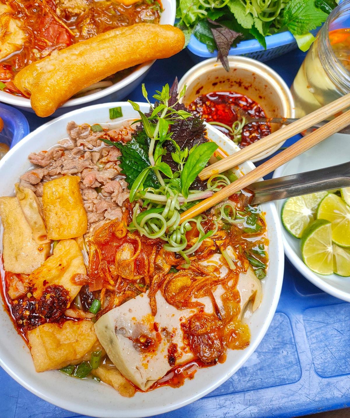 Bún riêu Hà Nội và Sài Gòn - sự khác nhau giữa ẩm thực hai miền Ảnh 1