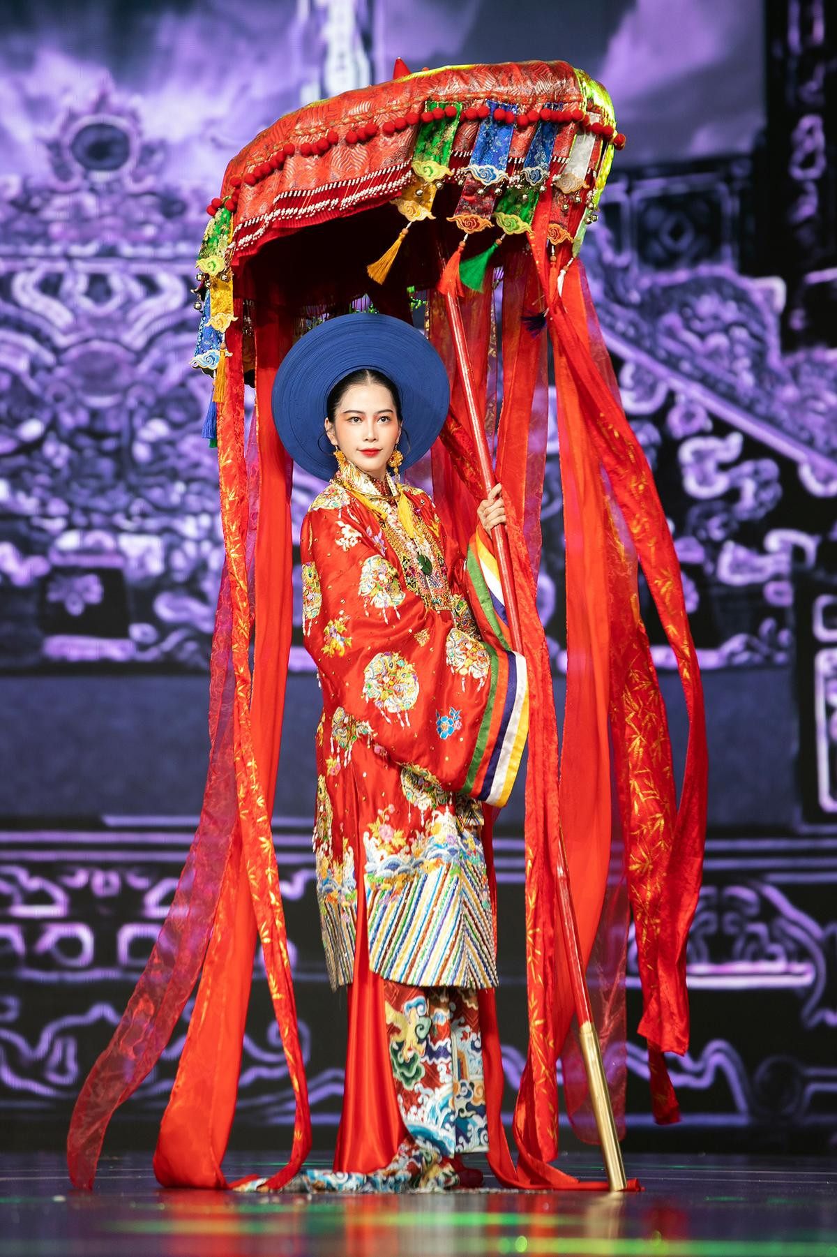 Top 10 bộ National Costume đẹp nhất Miss Grand Vietnam 2022: Đong đầy tinh hoa văn hóa dân tộc Ảnh 7