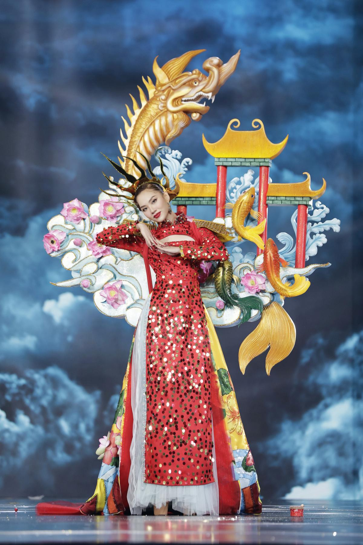 Mai Phương - Ngọc Thảo - Phương Anh hừng hực niềm tự hào dân tộc khi diễn National Costume Ảnh 8