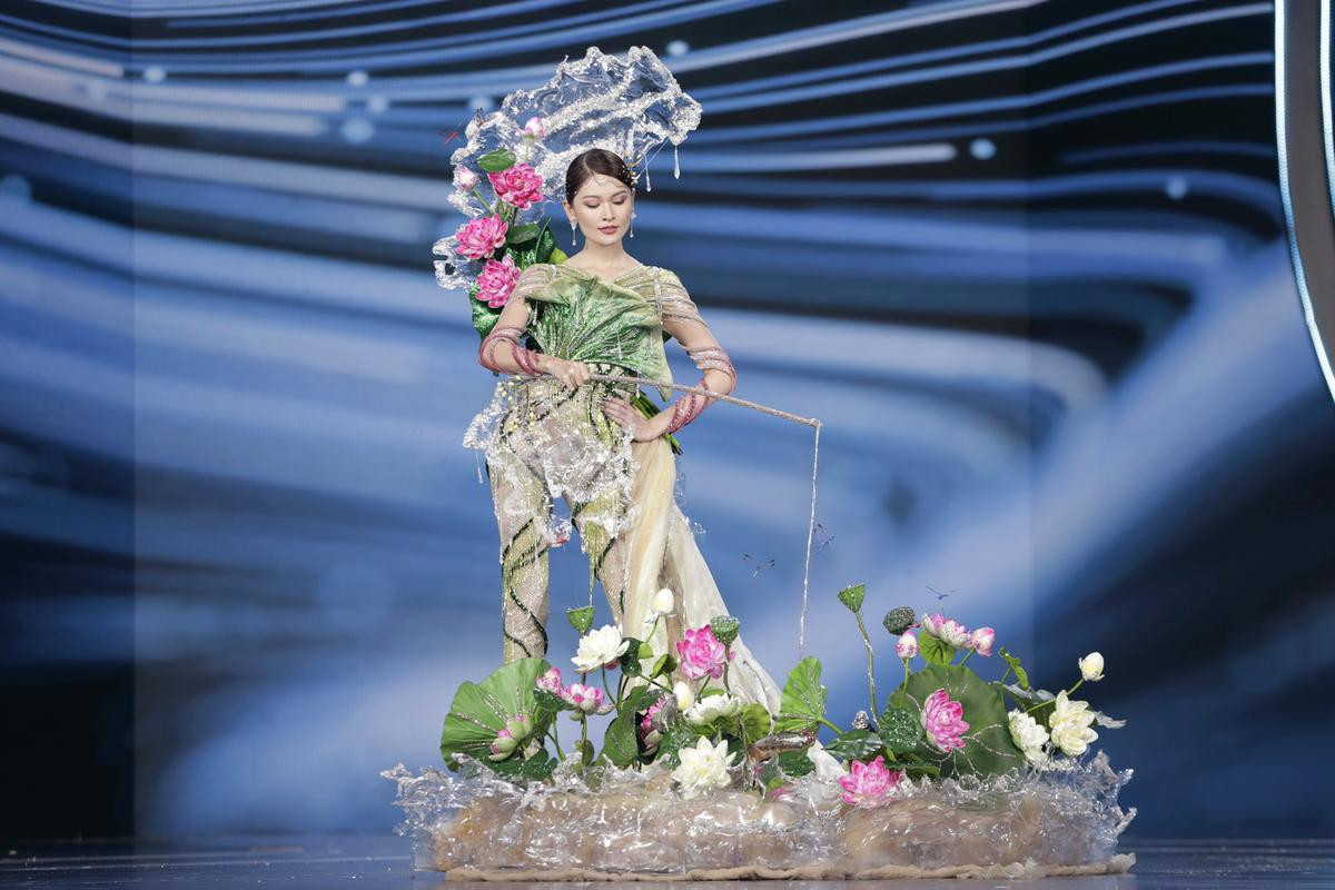 Mai Phương - Ngọc Thảo - Phương Anh hừng hực niềm tự hào dân tộc khi diễn National Costume Ảnh 3