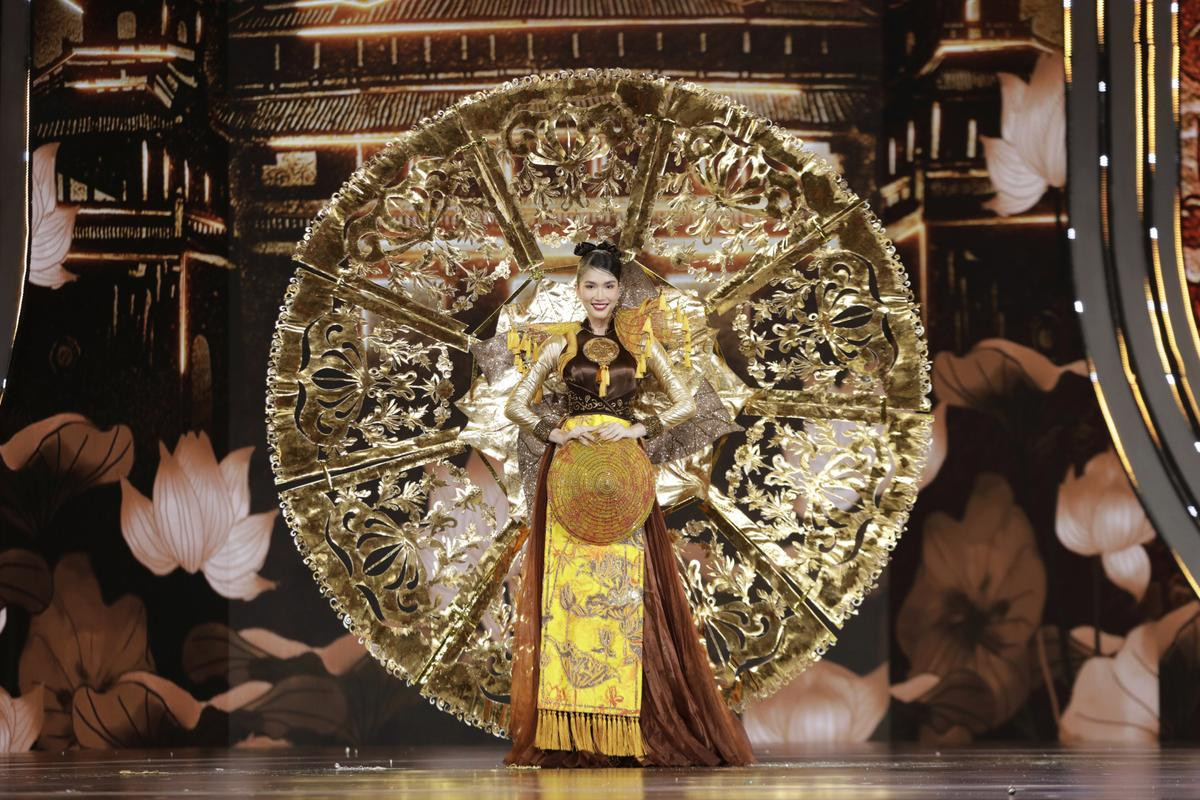 Mai Phương - Ngọc Thảo - Phương Anh hừng hực niềm tự hào dân tộc khi diễn National Costume Ảnh 9