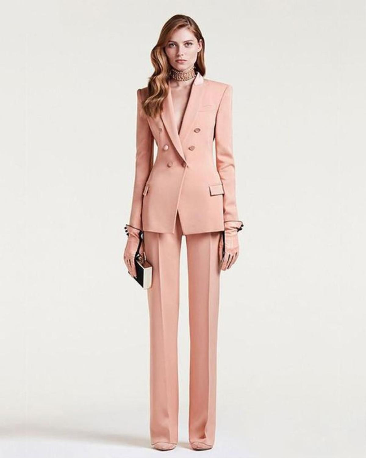 Giải mã cơn sốt Pink suit - trang phục vừa quyền lực vừa nữ tính 'đốn tim' phái đẹp Ảnh 13