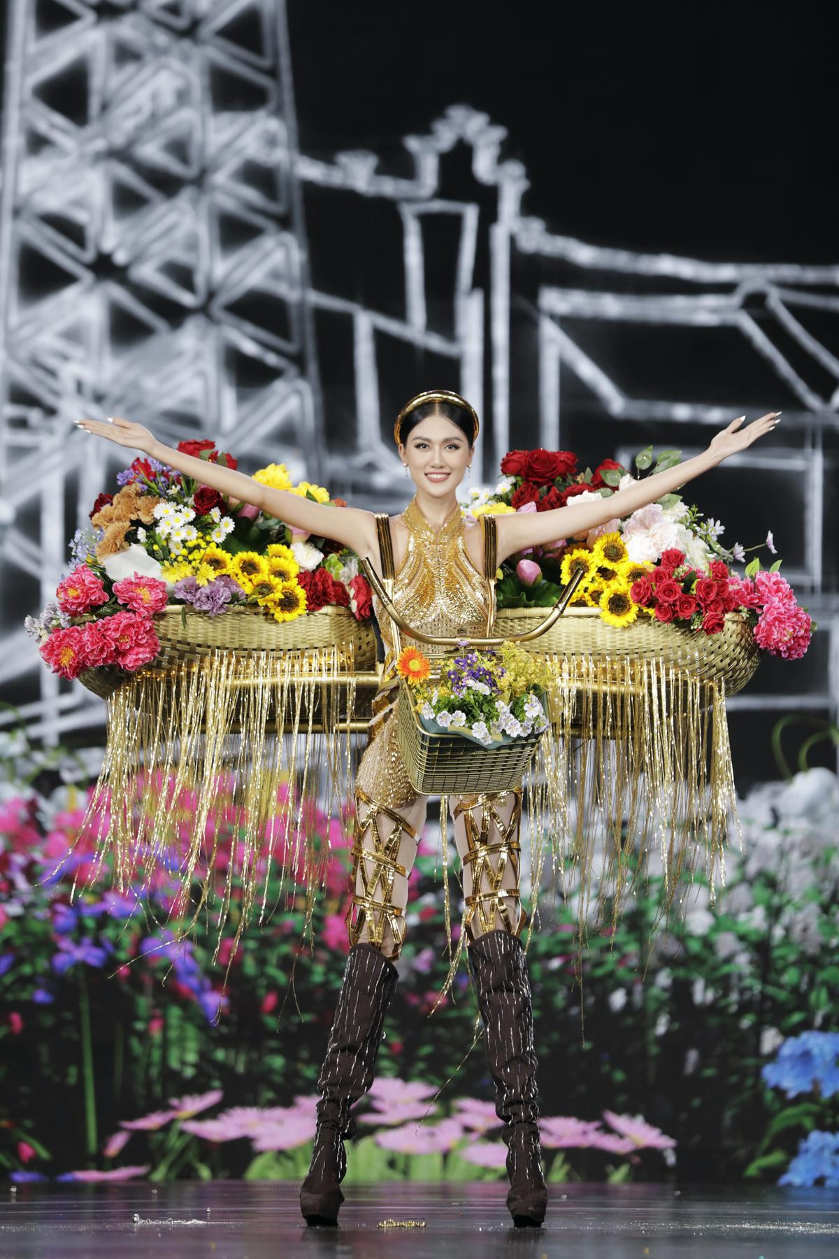 6 bộ National Costume độc nhất vô nhị tai Miss Grand VN: Sáng tạo không bao giờ có giới hạn Ảnh 2