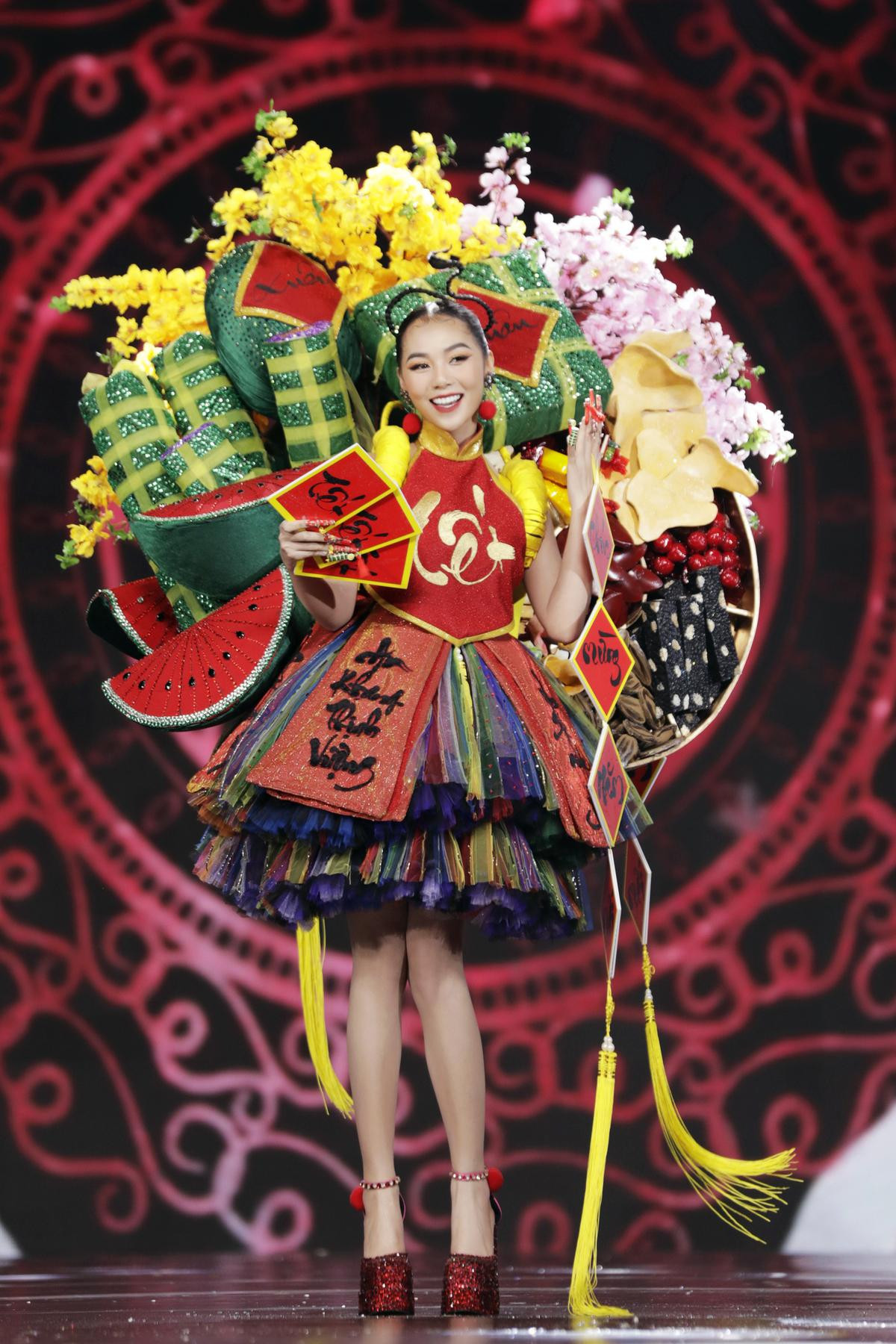 Tết cổ truyền, đám cưới miền Tây 'tràn' vào thiết kế National Costume tại Miss Grand VN: Rực rỡ sắc màu Ảnh 1