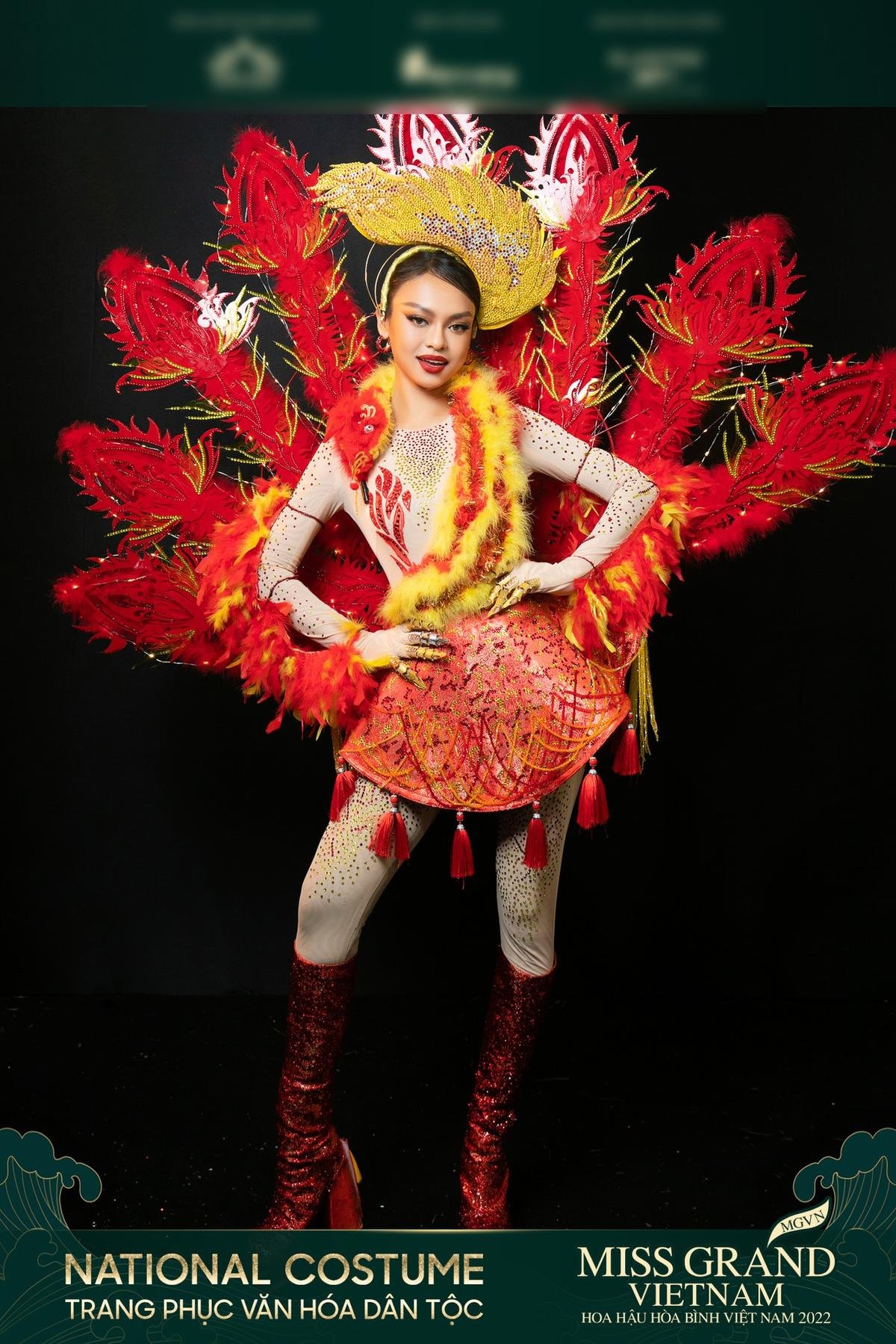 Phía sau hậu trường phần thi National Costume: 'Ba Lùi' chuẩn bị trong 10 phút, Mai Ngô 'phun lửa' Ảnh 3